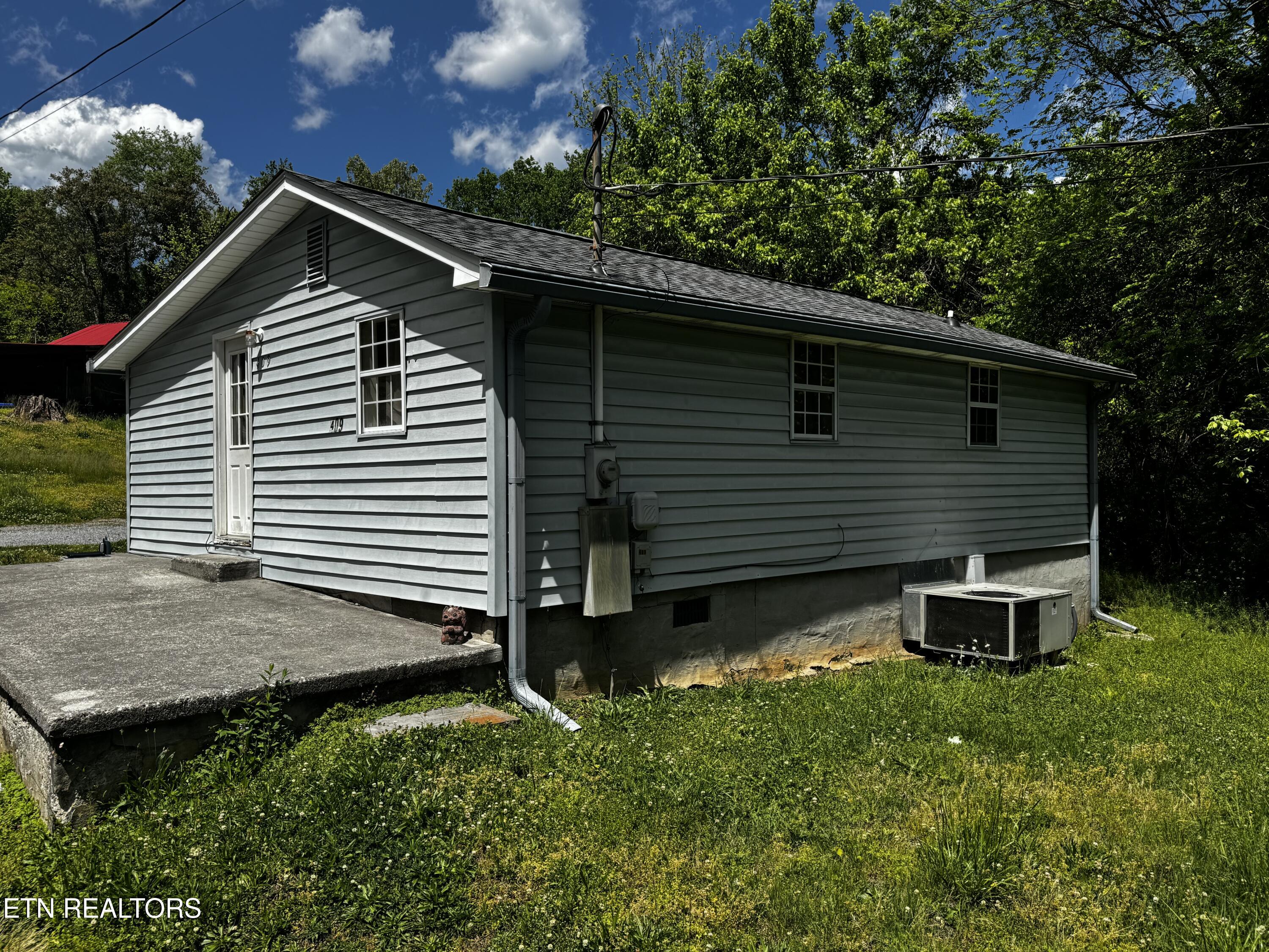 409 Jarnigan Street Clinton TN 37716