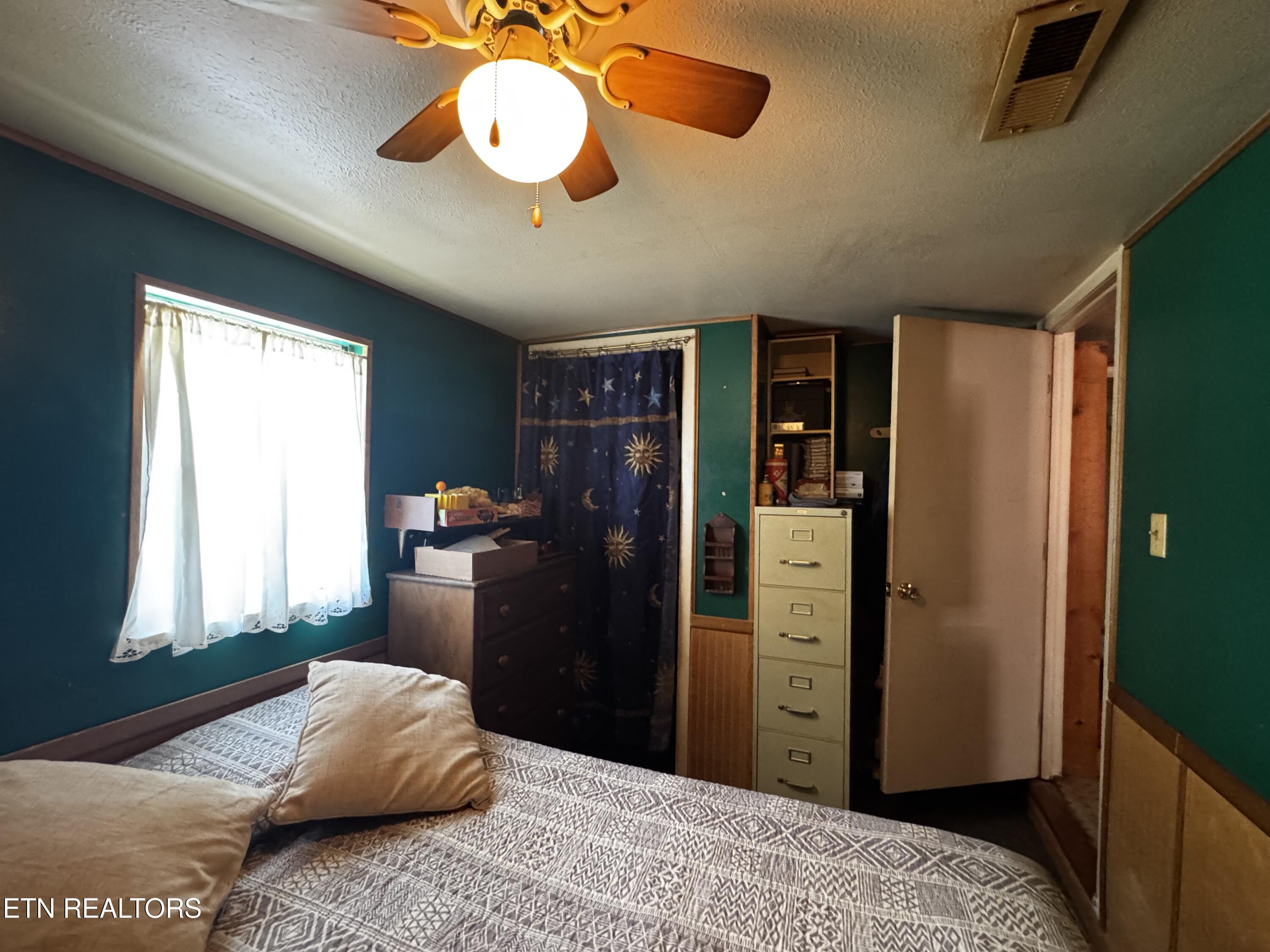 409 Jarnigan Street Clinton TN 37716