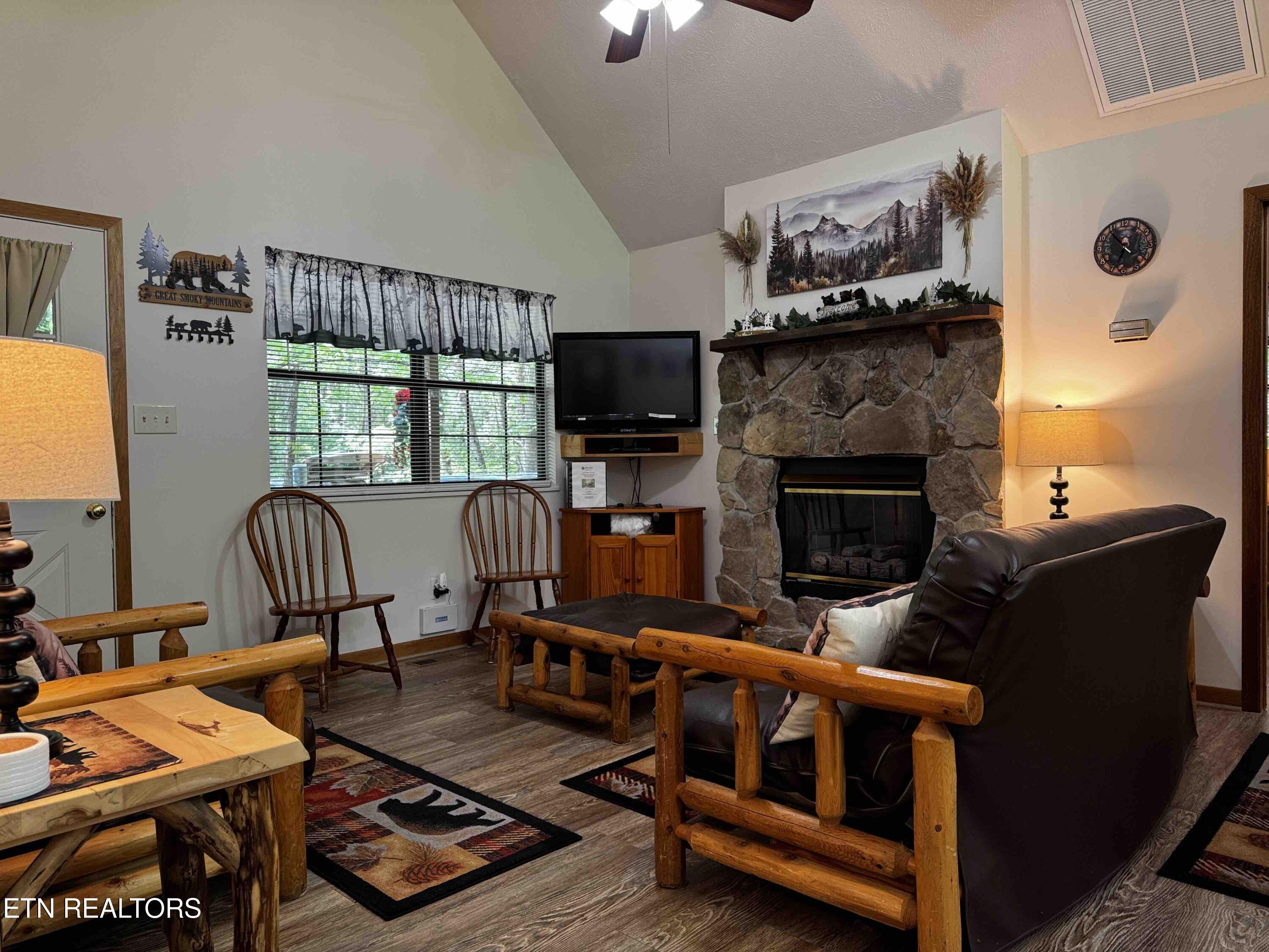 653 Oaks View Court Pigeon Forge TN 37863