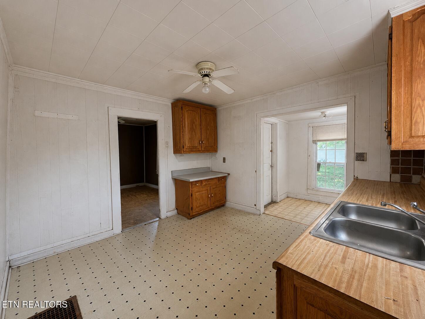 1732 N Wright Road Alcoa TN 37701
