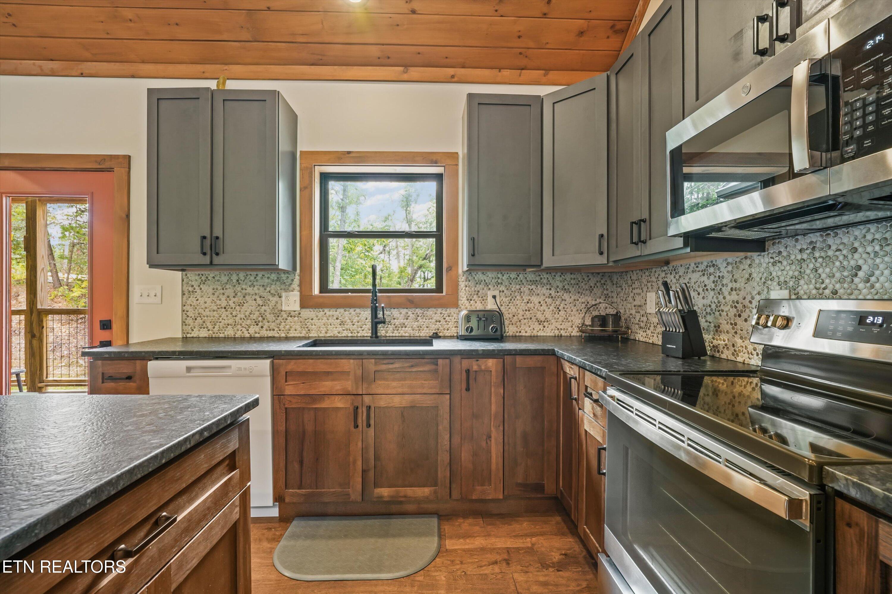 2930 Lighting Strike Drive Sevierville TN 37876