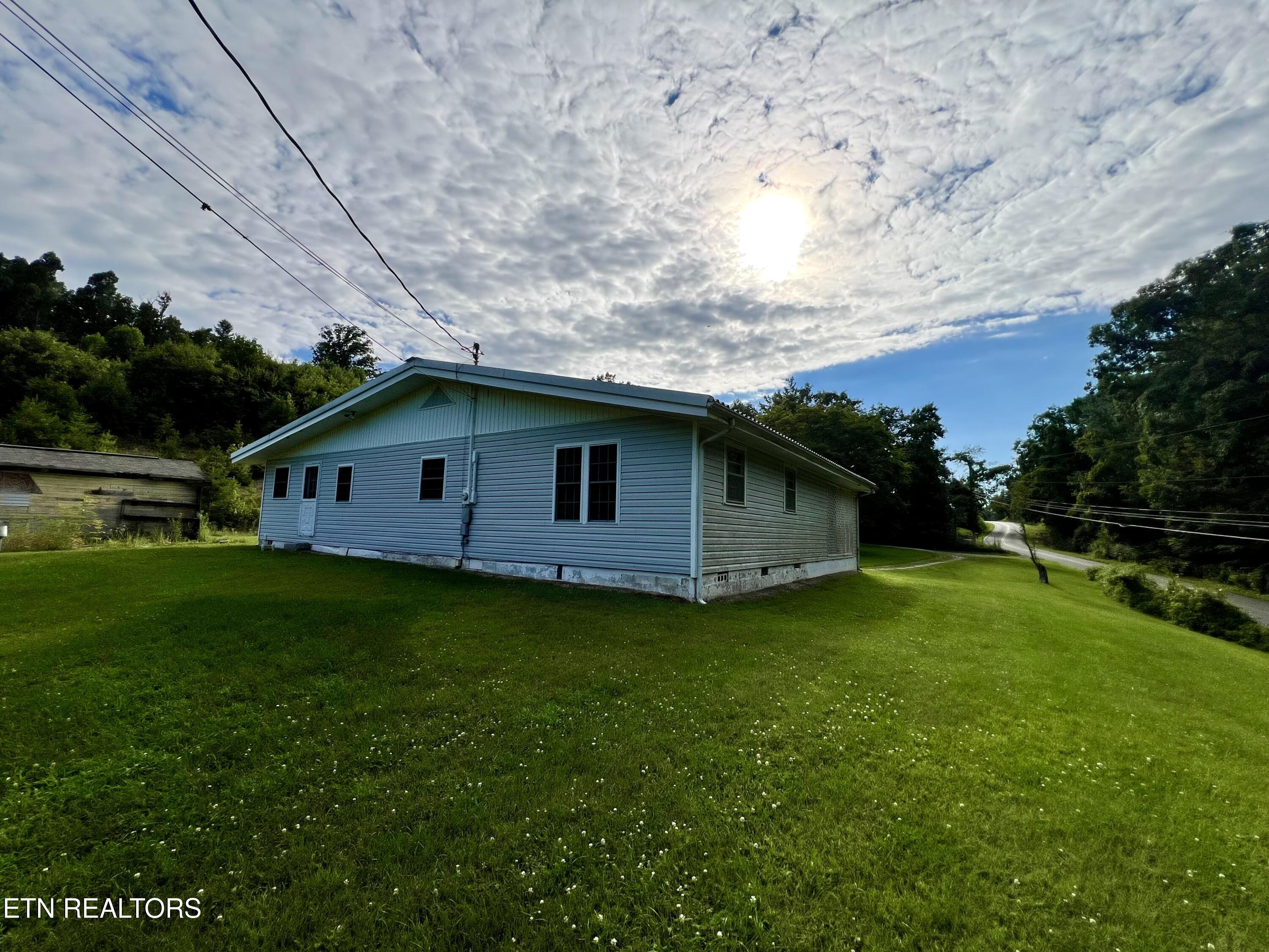 2750 Buffalo Road Oneida TN 37841