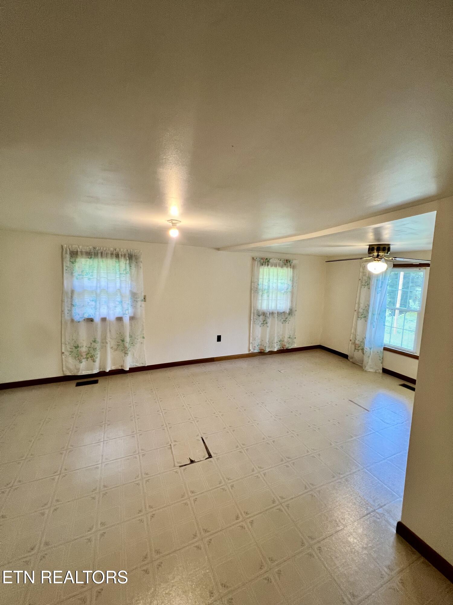 2750 Buffalo Road Oneida TN 37841