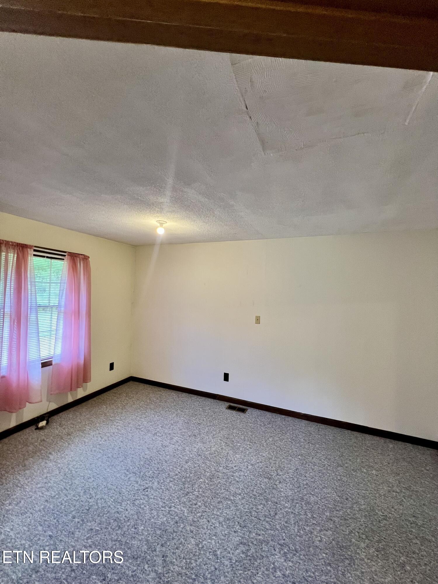 2750 Buffalo Road Oneida TN 37841