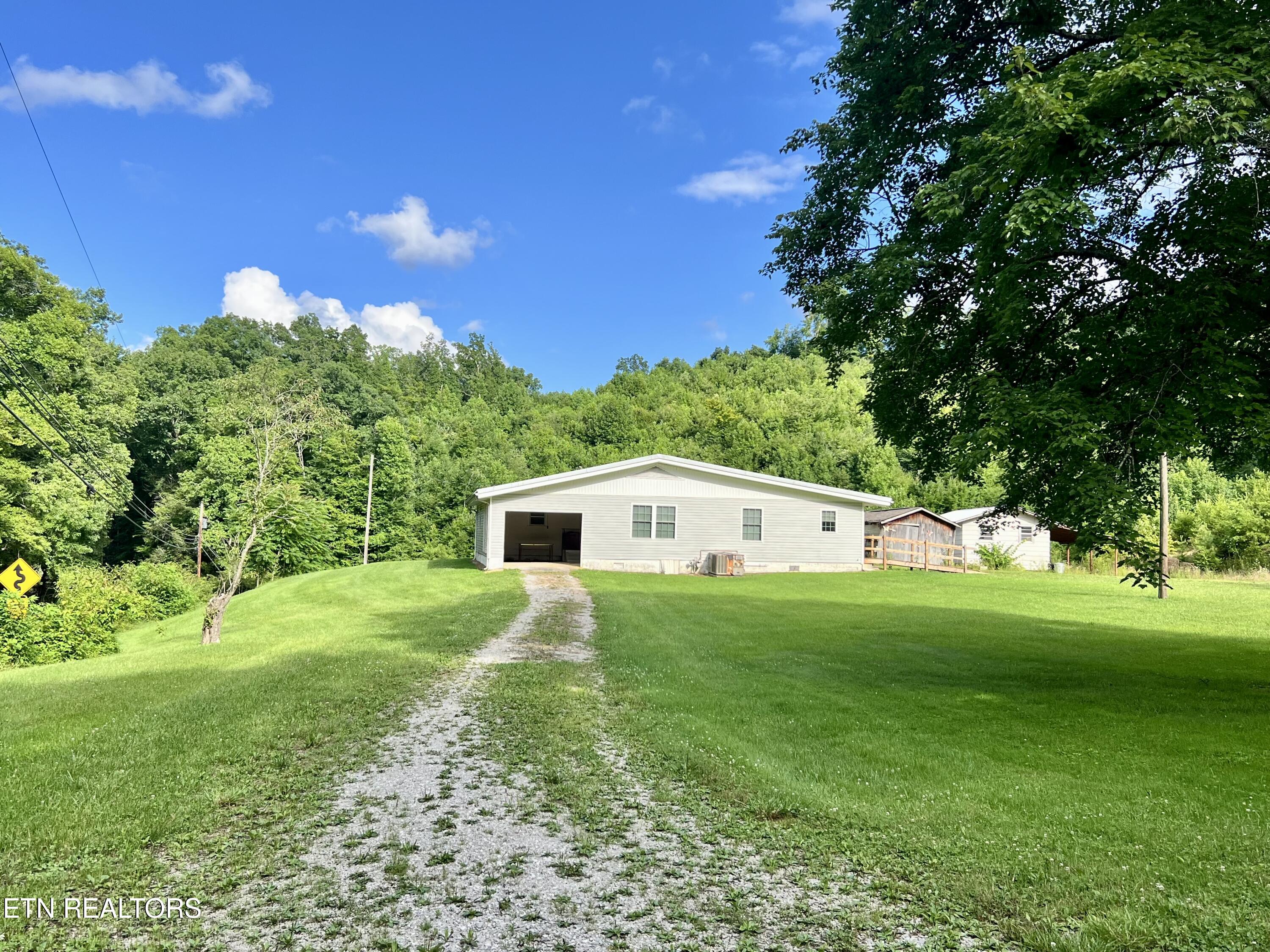 2750 Buffalo Road Oneida TN 37841