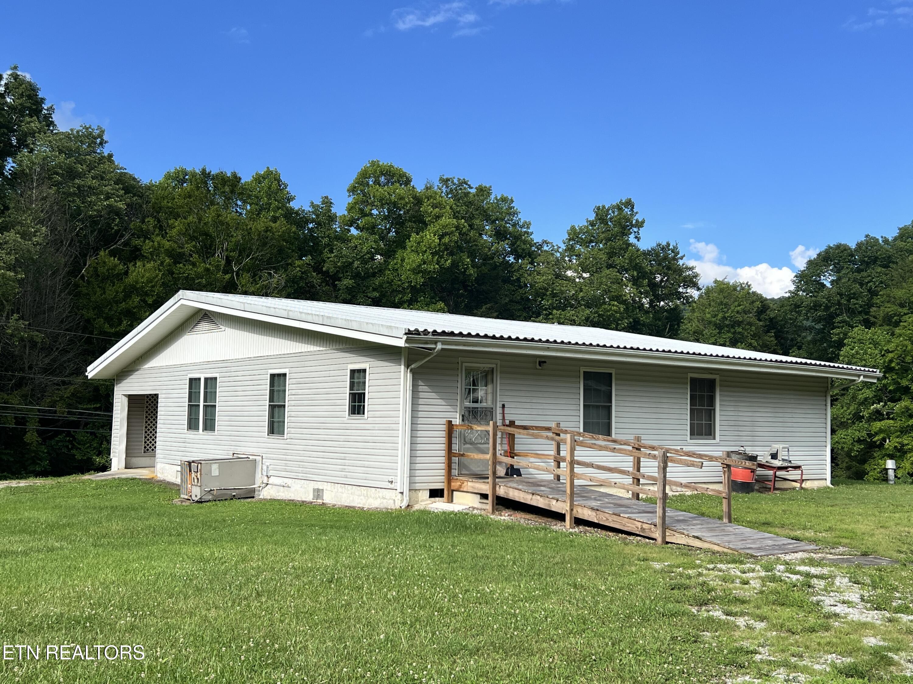 2750 Buffalo Road Oneida TN 37841