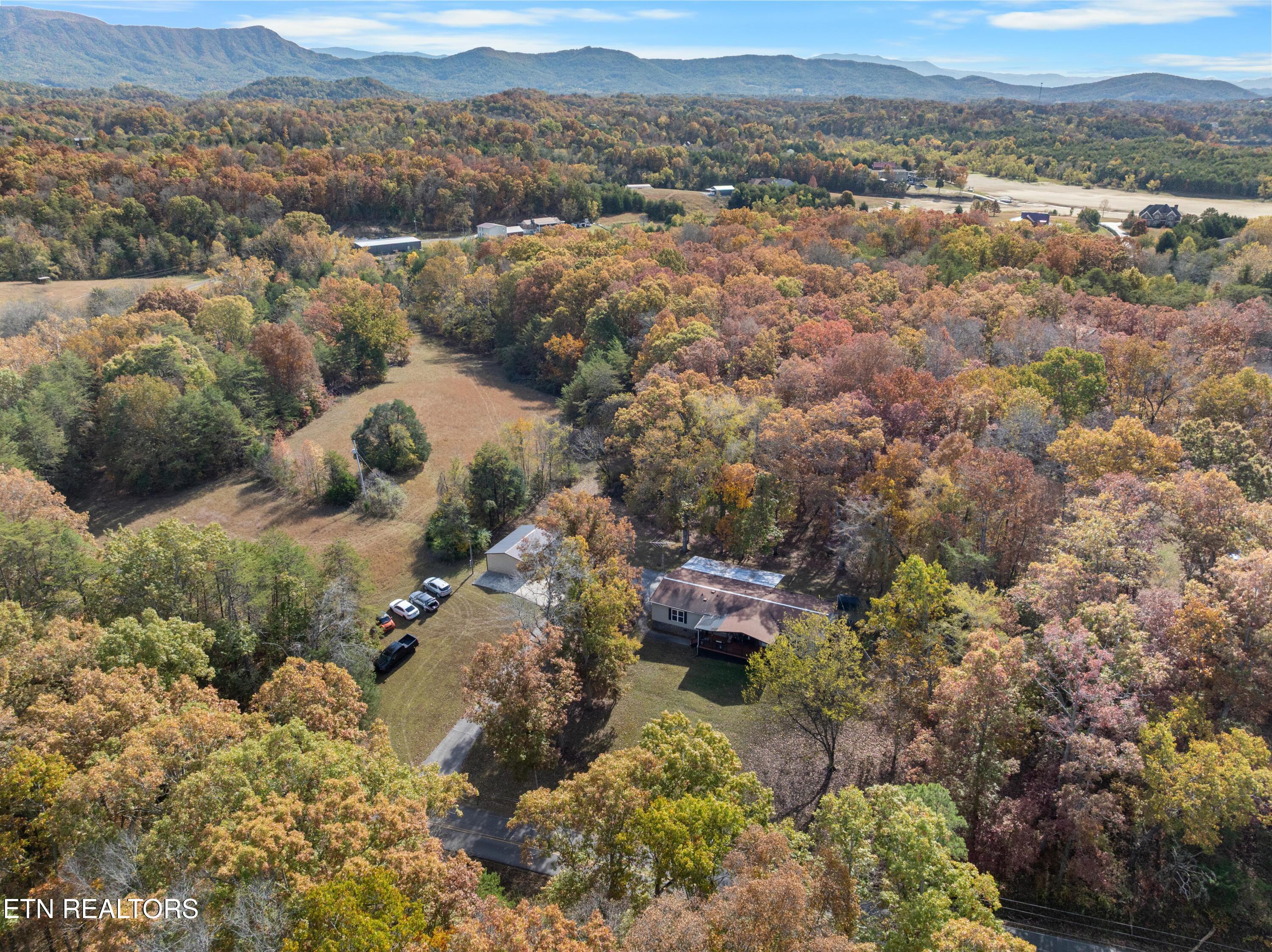 2315 Jim Henry Road Dandridge TN 37725