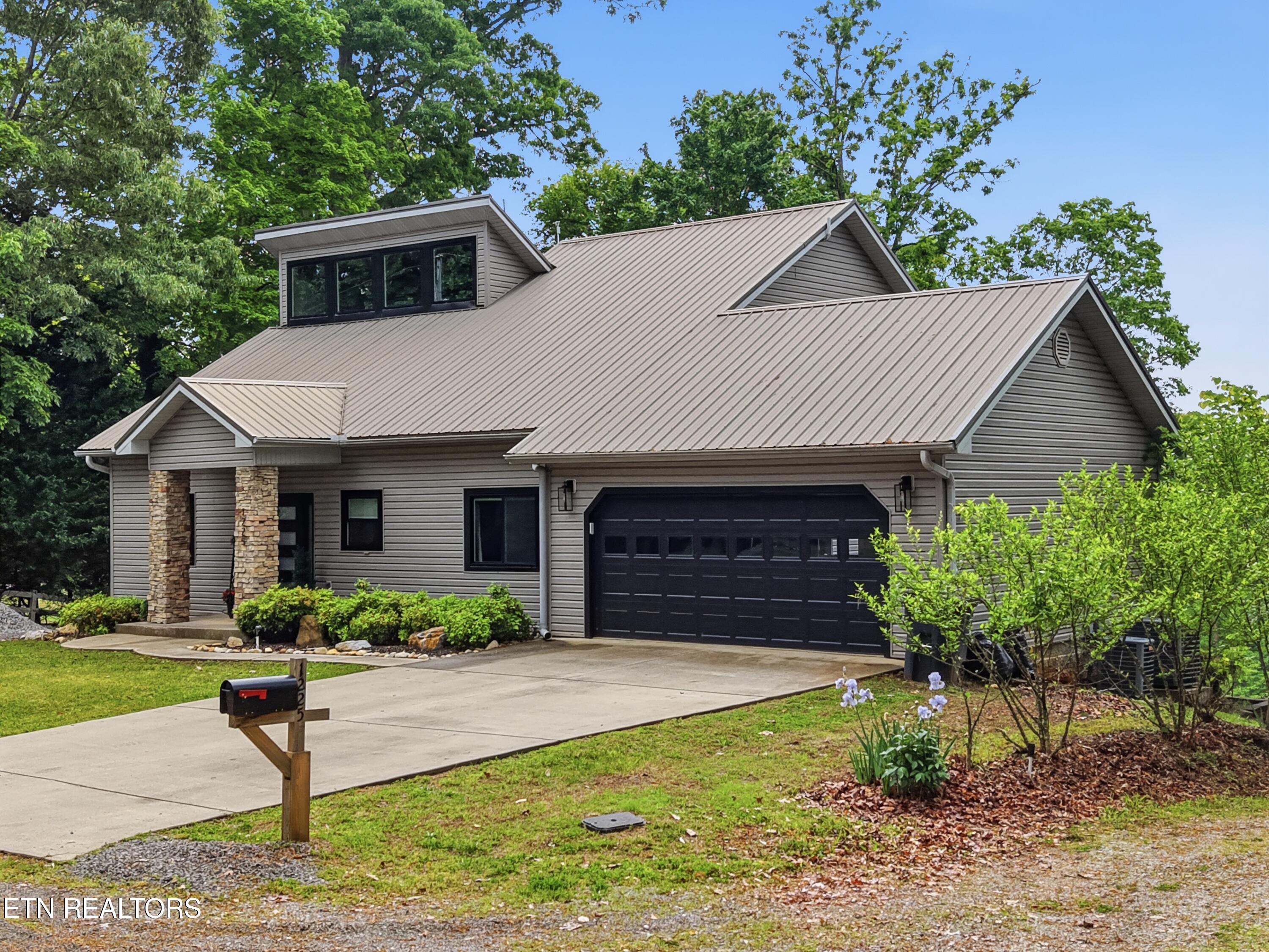 1225 Weaver Lane Dandridge TN 37725
