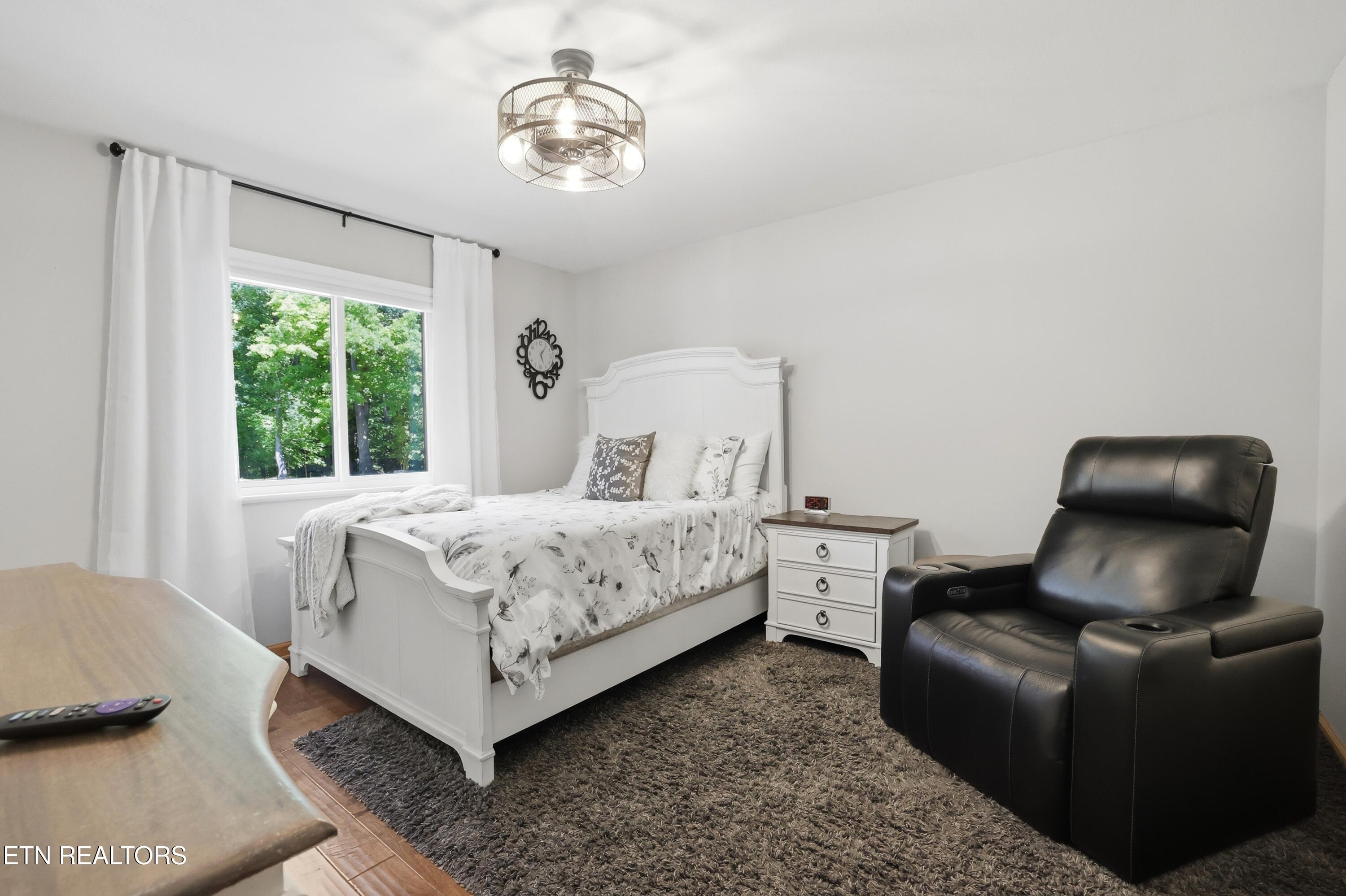 1225 Weaver Lane Dandridge TN 37725