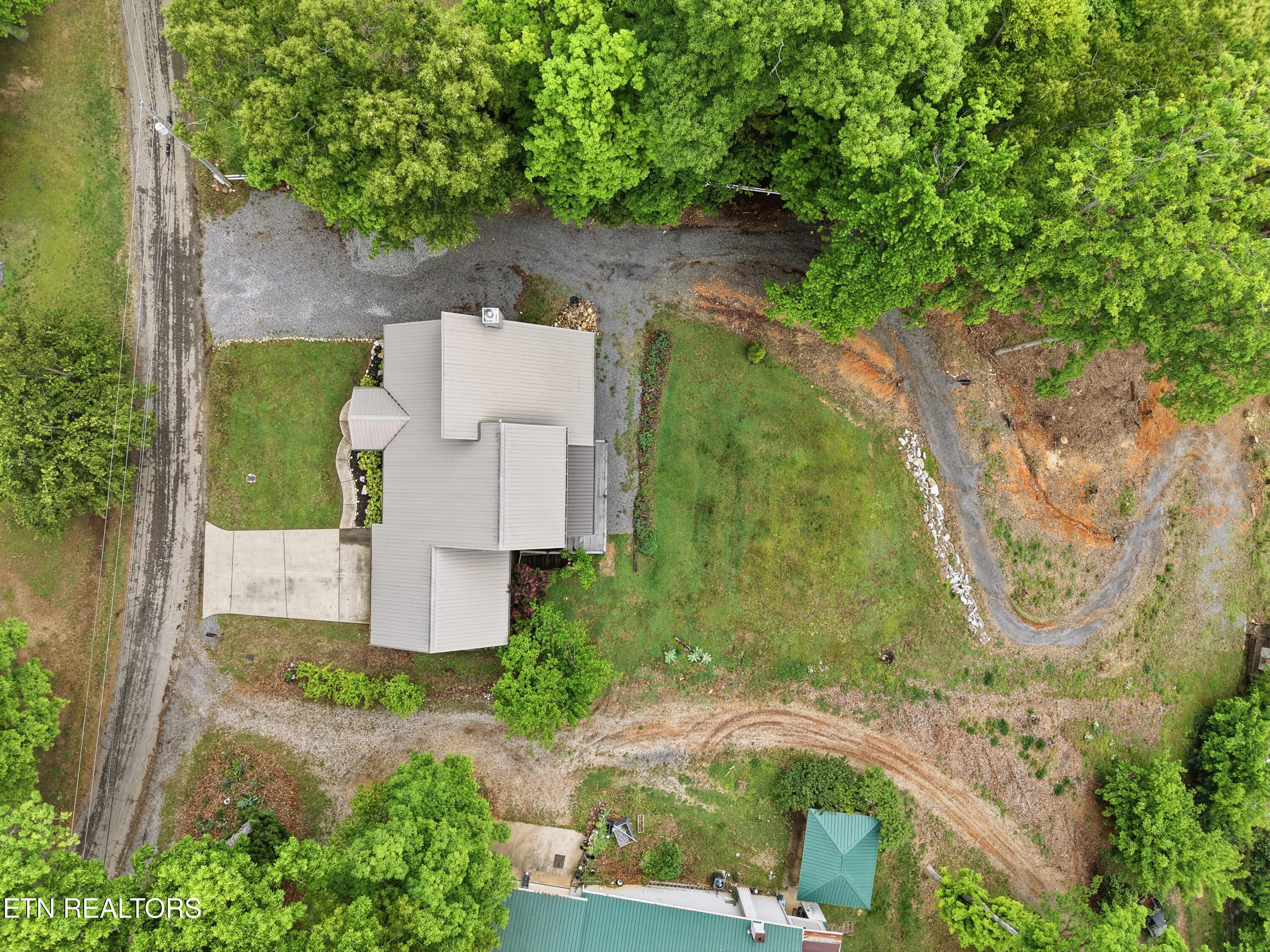 1225 Weaver Lane Dandridge TN 37725