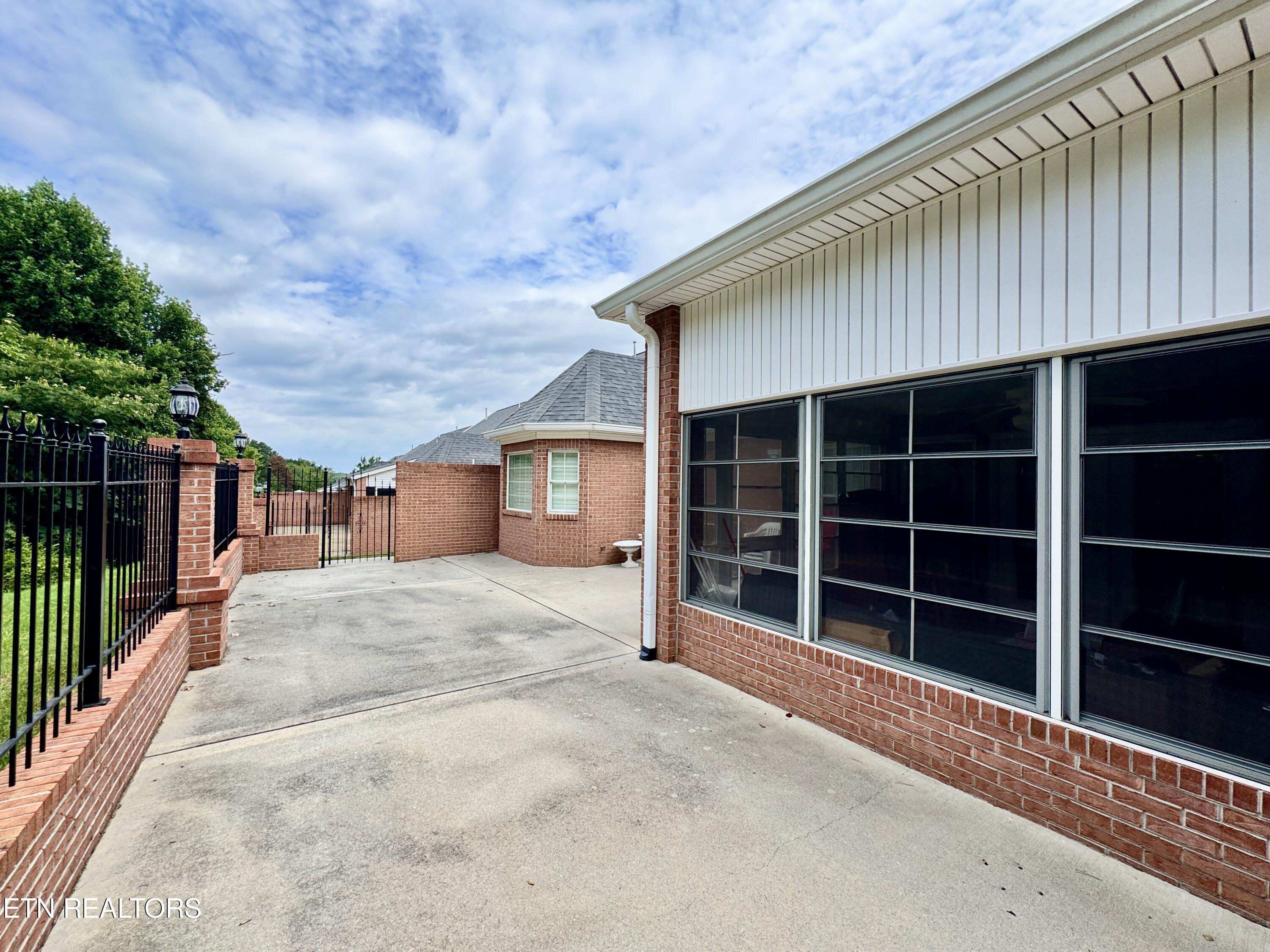 1052 Fine Glen Drive Sevierville TN 37862