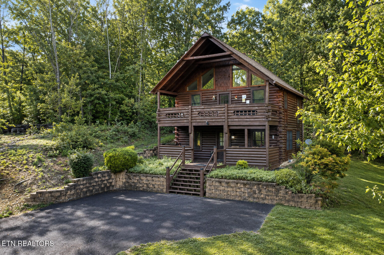 735 Kings Hills Boulevard Pigeon Forge TN 37863