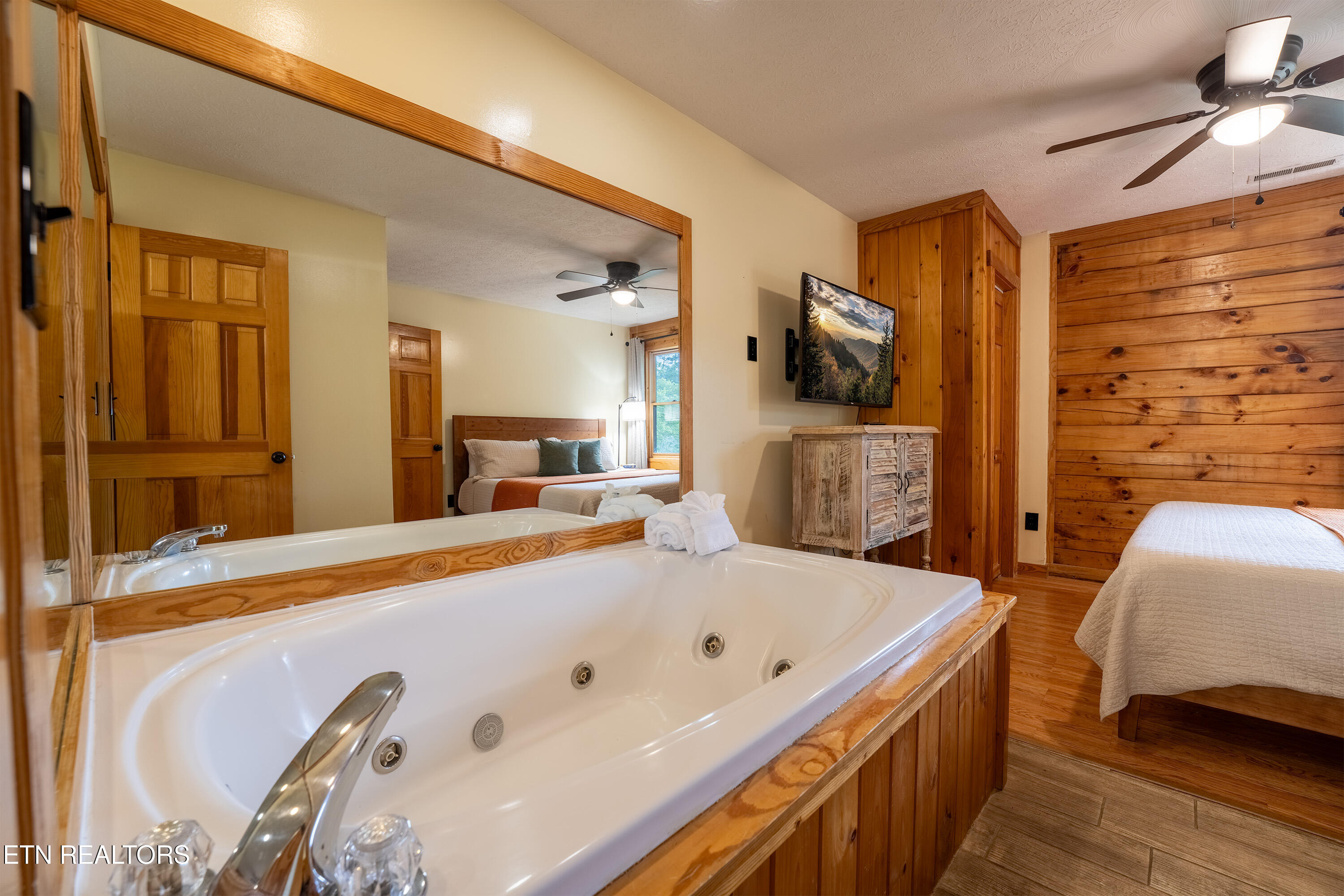 735 Kings Hills Boulevard Pigeon Forge TN 37863