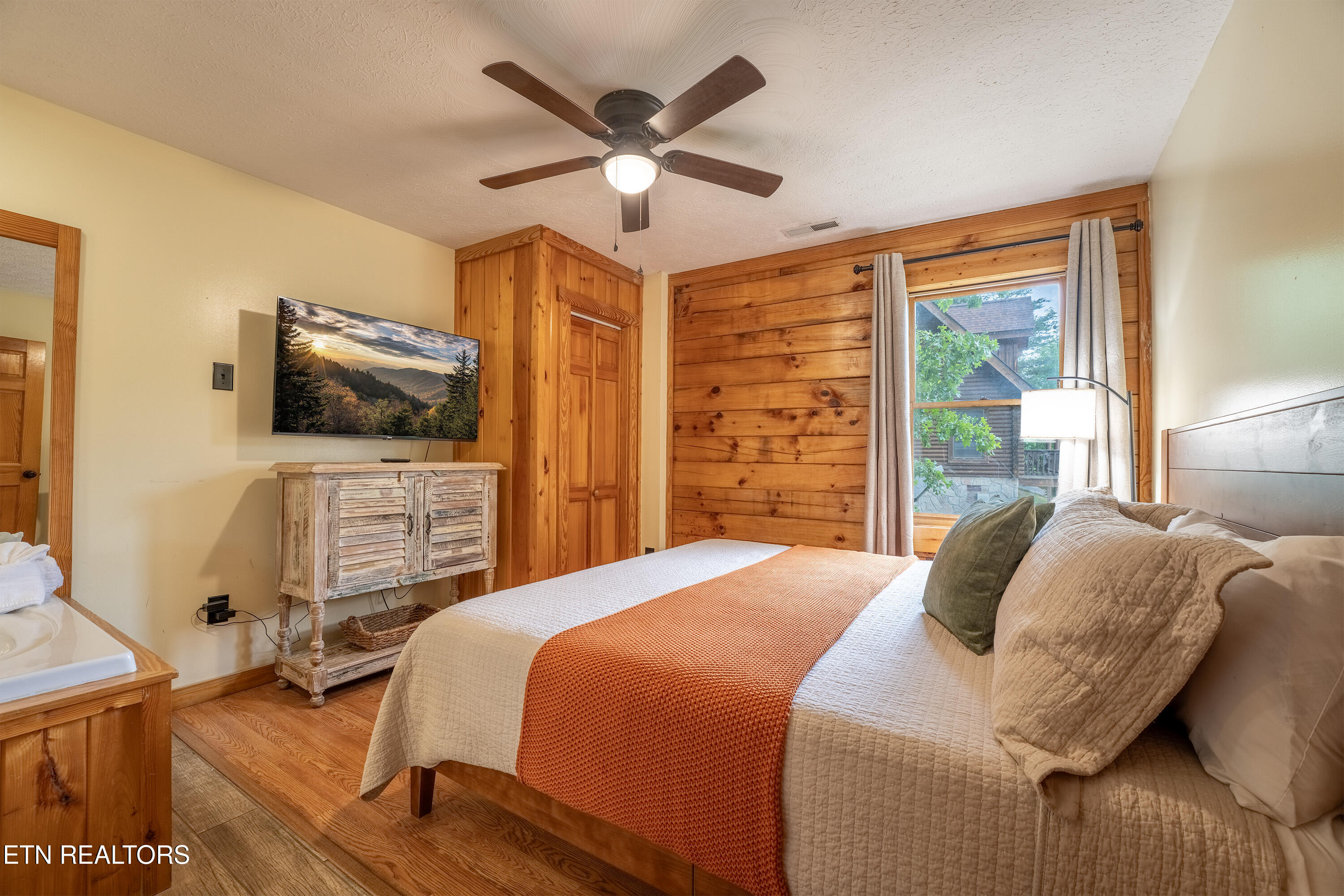 735 Kings Hills Boulevard Pigeon Forge TN 37863