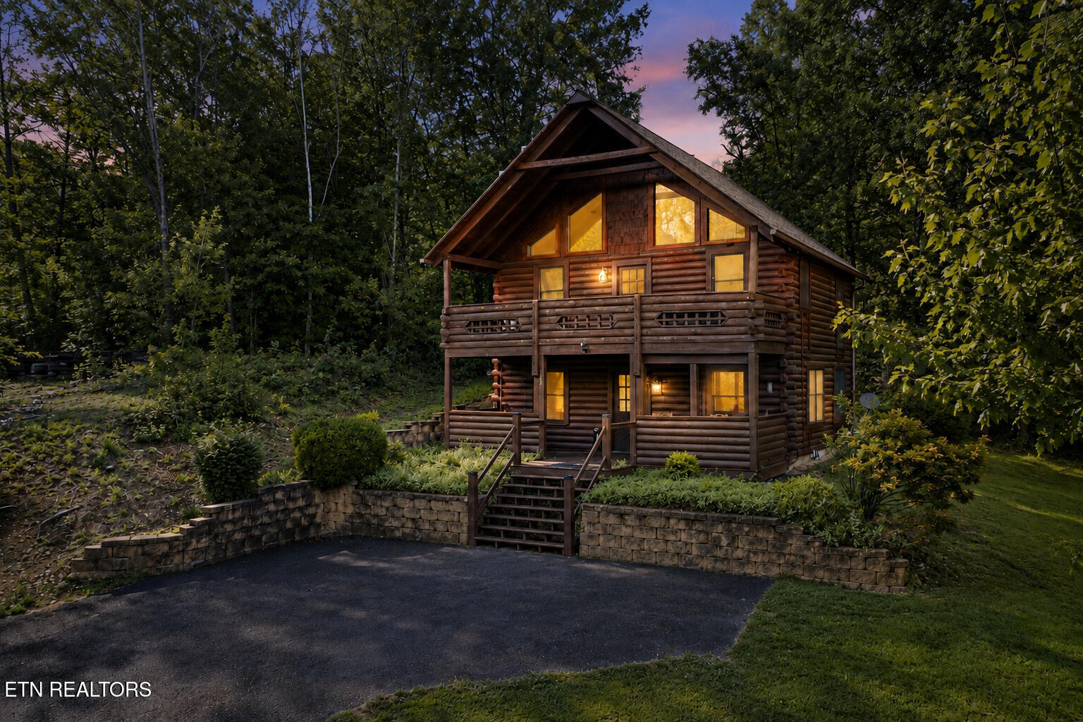 735 Kings Hills Boulevard Pigeon Forge TN 37863