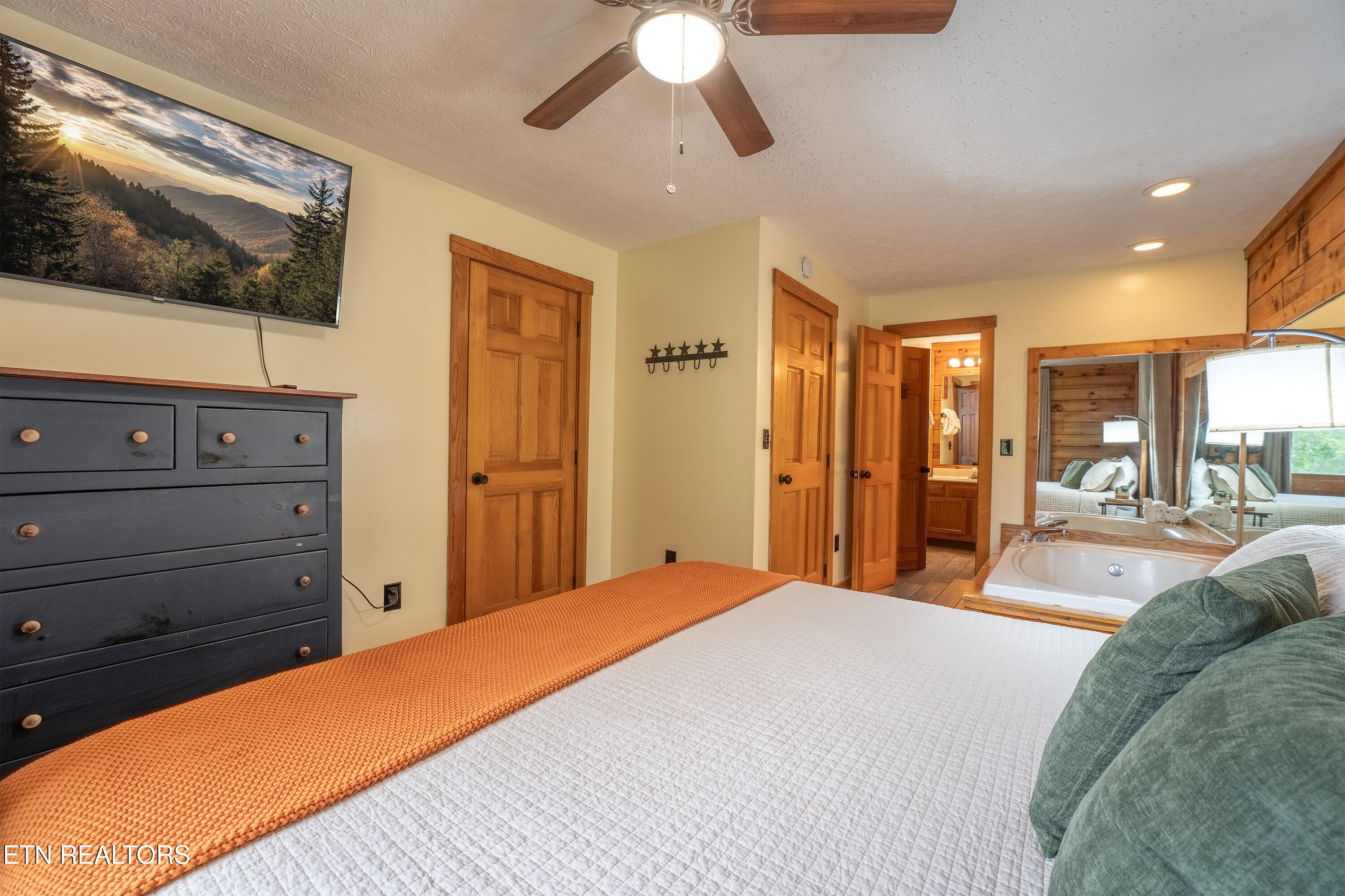 735 Kings Hills Boulevard Pigeon Forge TN 37863