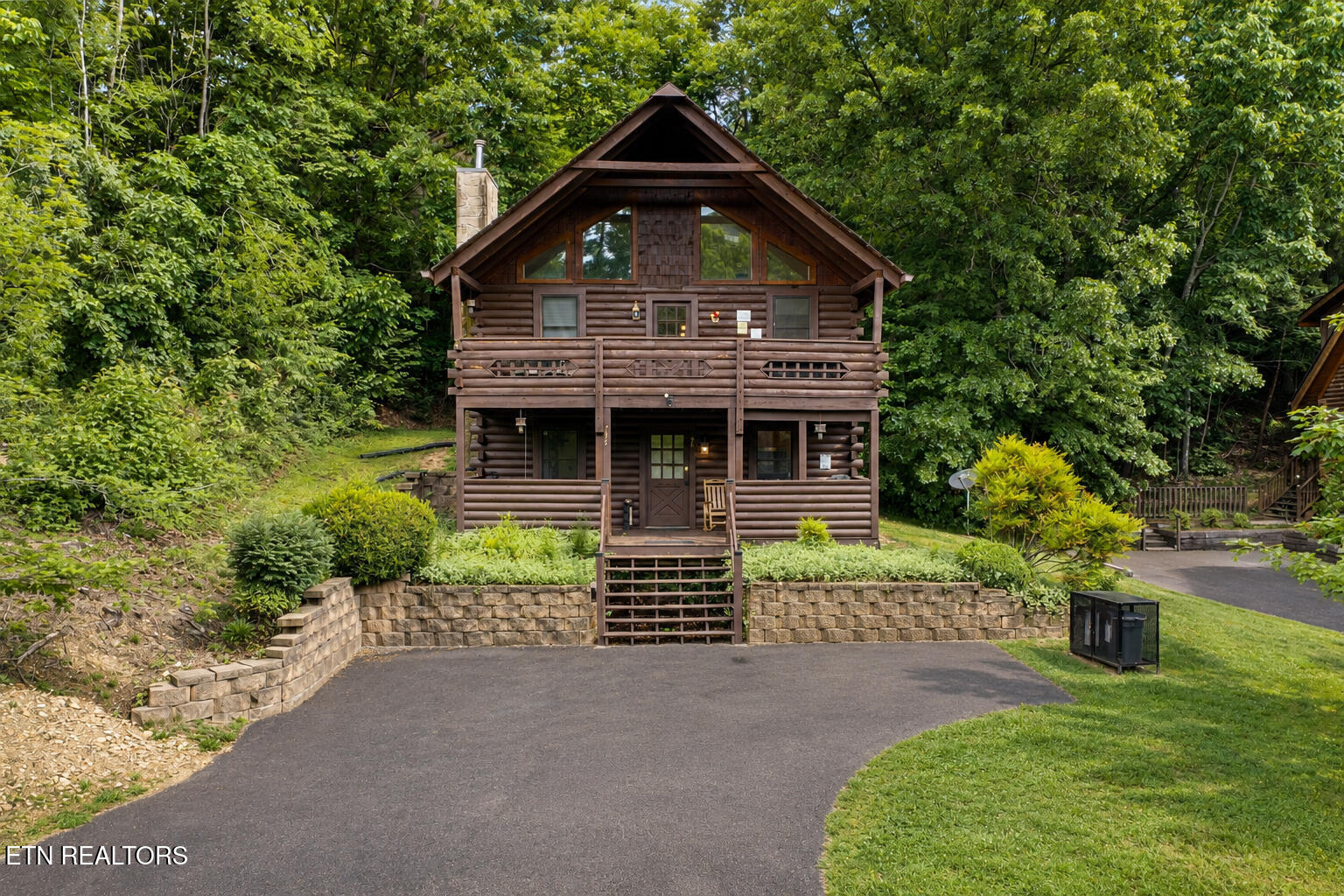 735 Kings Hills Boulevard Pigeon Forge TN 37863