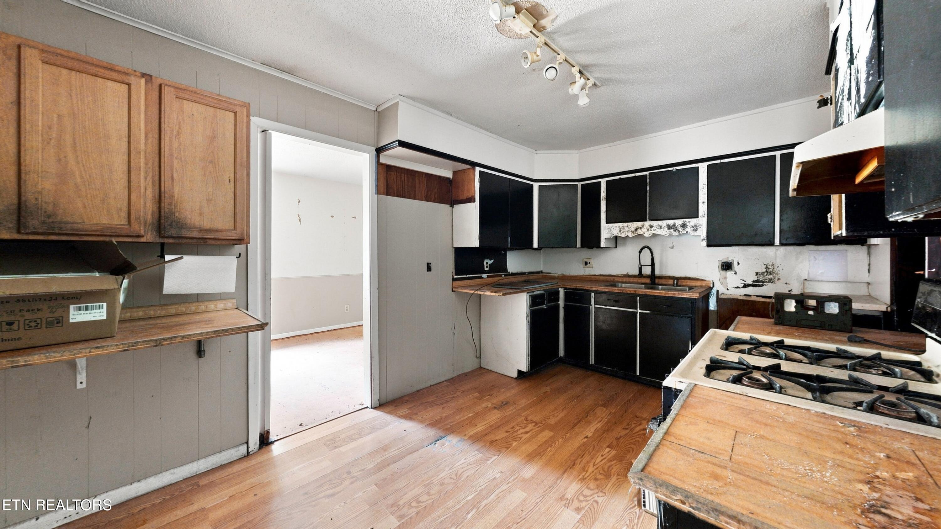 1588 Tn-116 Caryville TN 37714