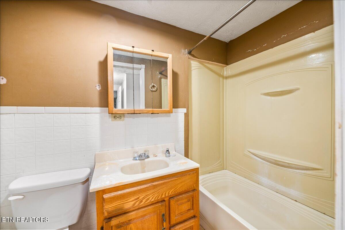 503 S Indiana Avenue Lafollette TN 37766