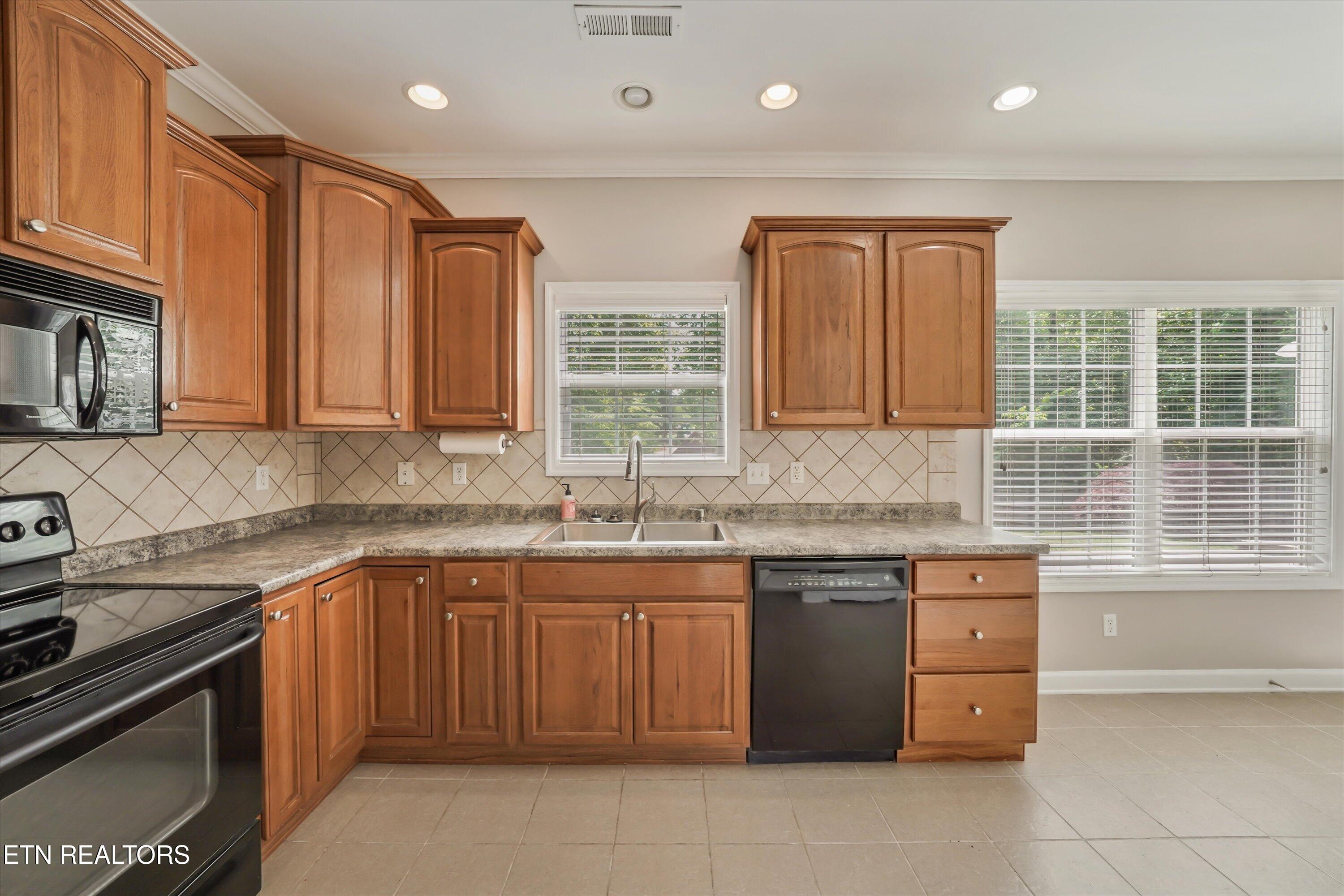 1620 Spring Oak Lane Lenoir City TN 37772