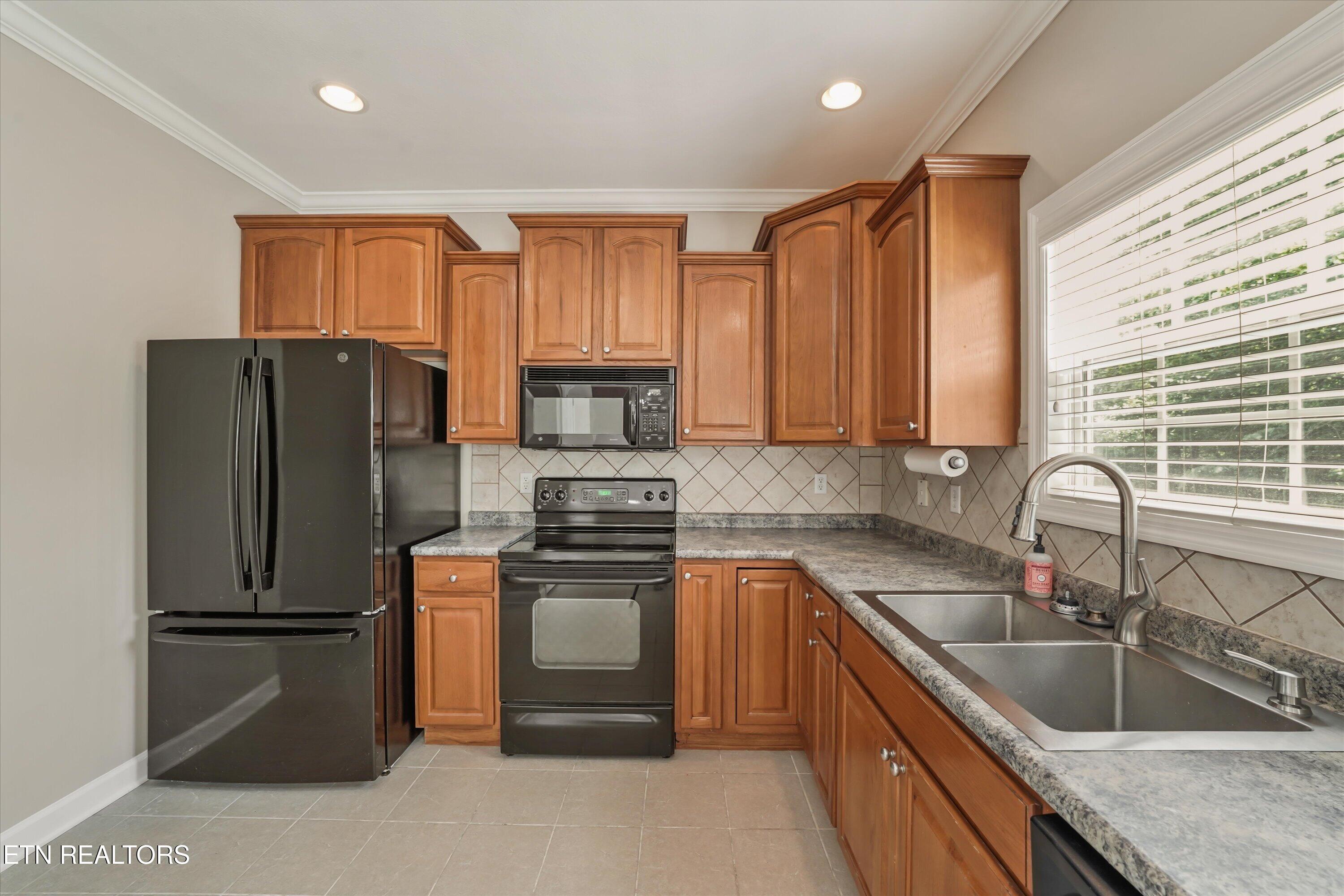 1620 Spring Oak Lane Lenoir City TN 37772