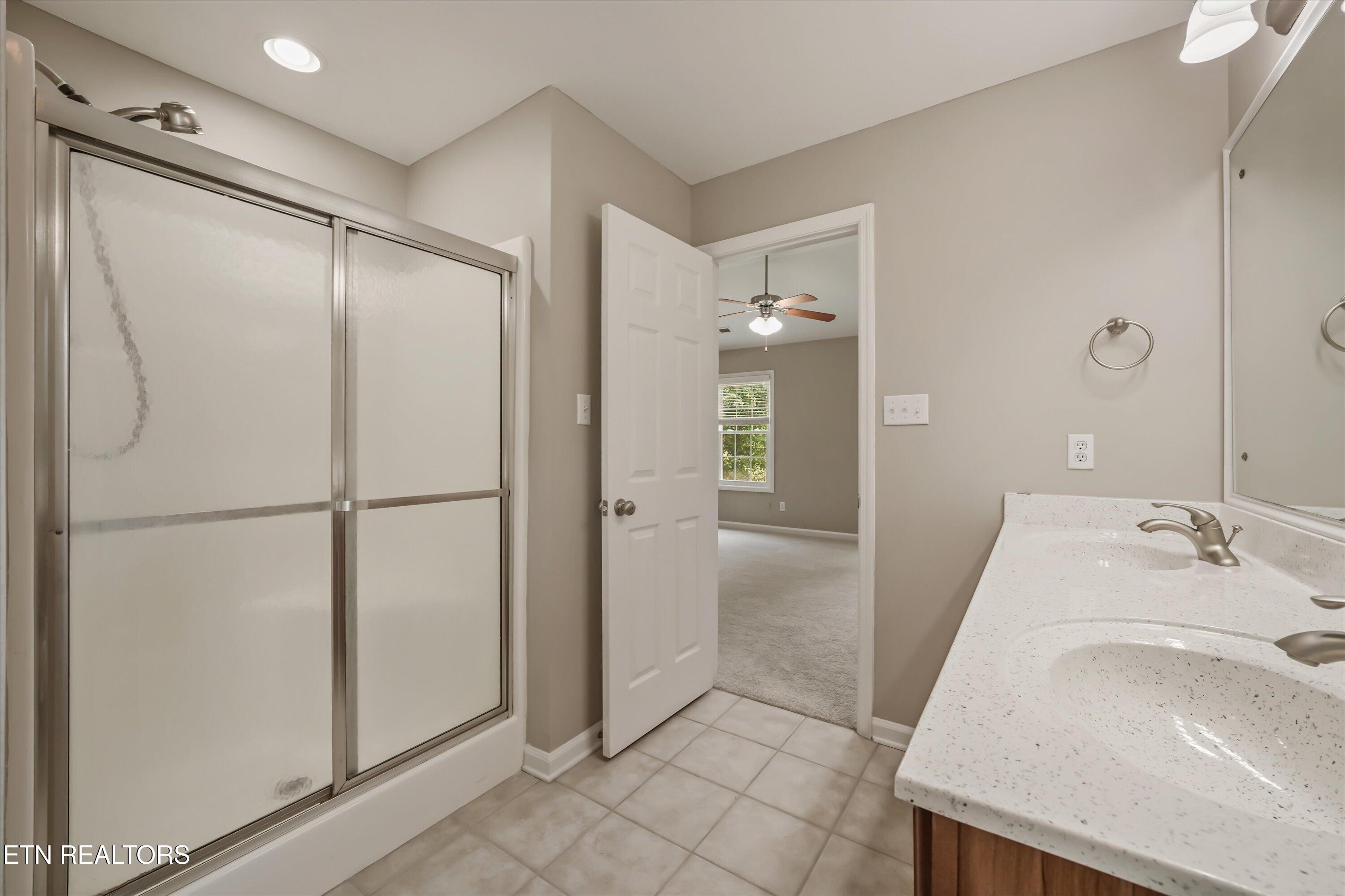 1620 Spring Oak Lane Lenoir City TN 37772