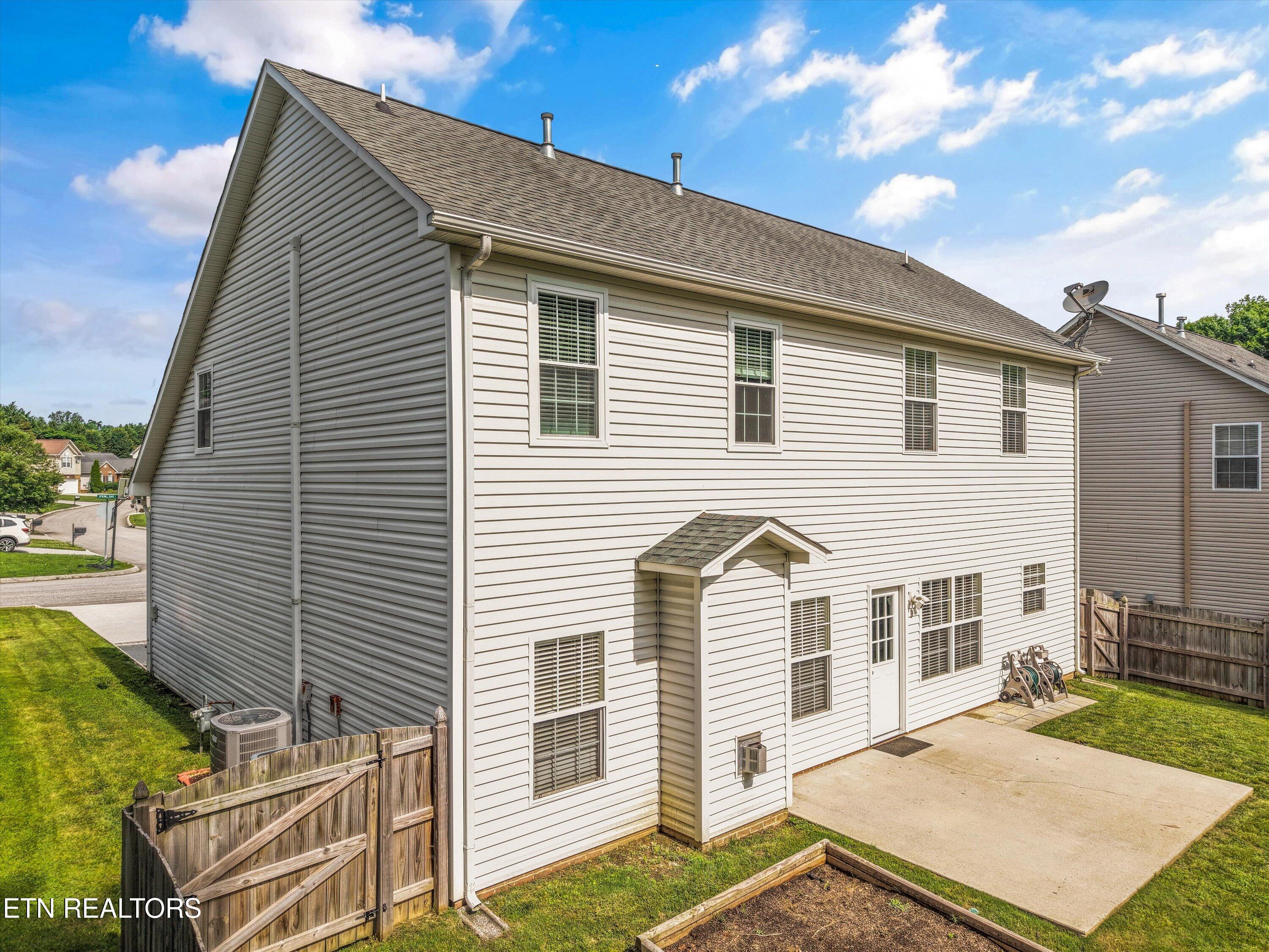 1620 Spring Oak Lane Lenoir City TN 37772