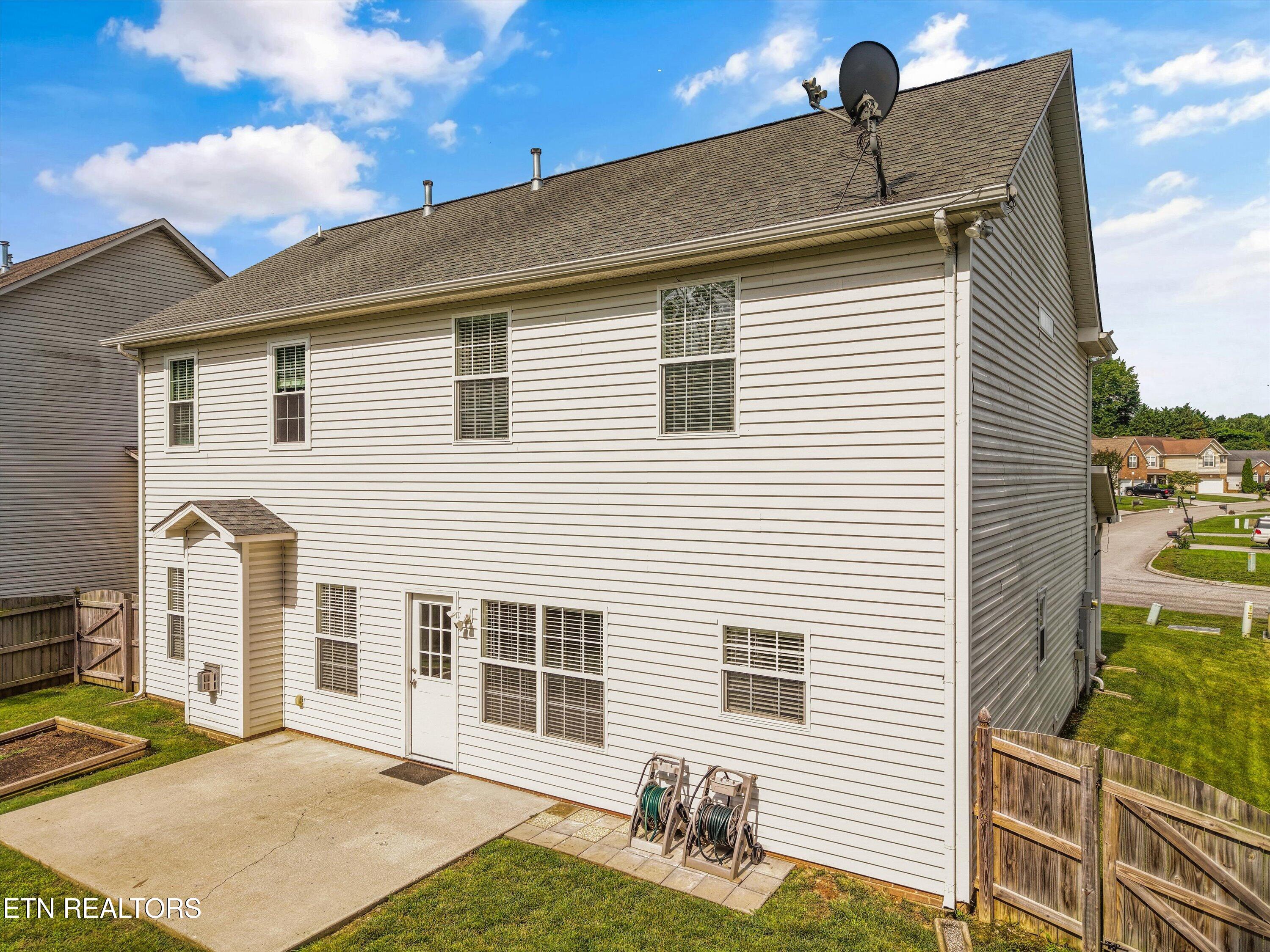 1620 Spring Oak Lane Lenoir City TN 37772