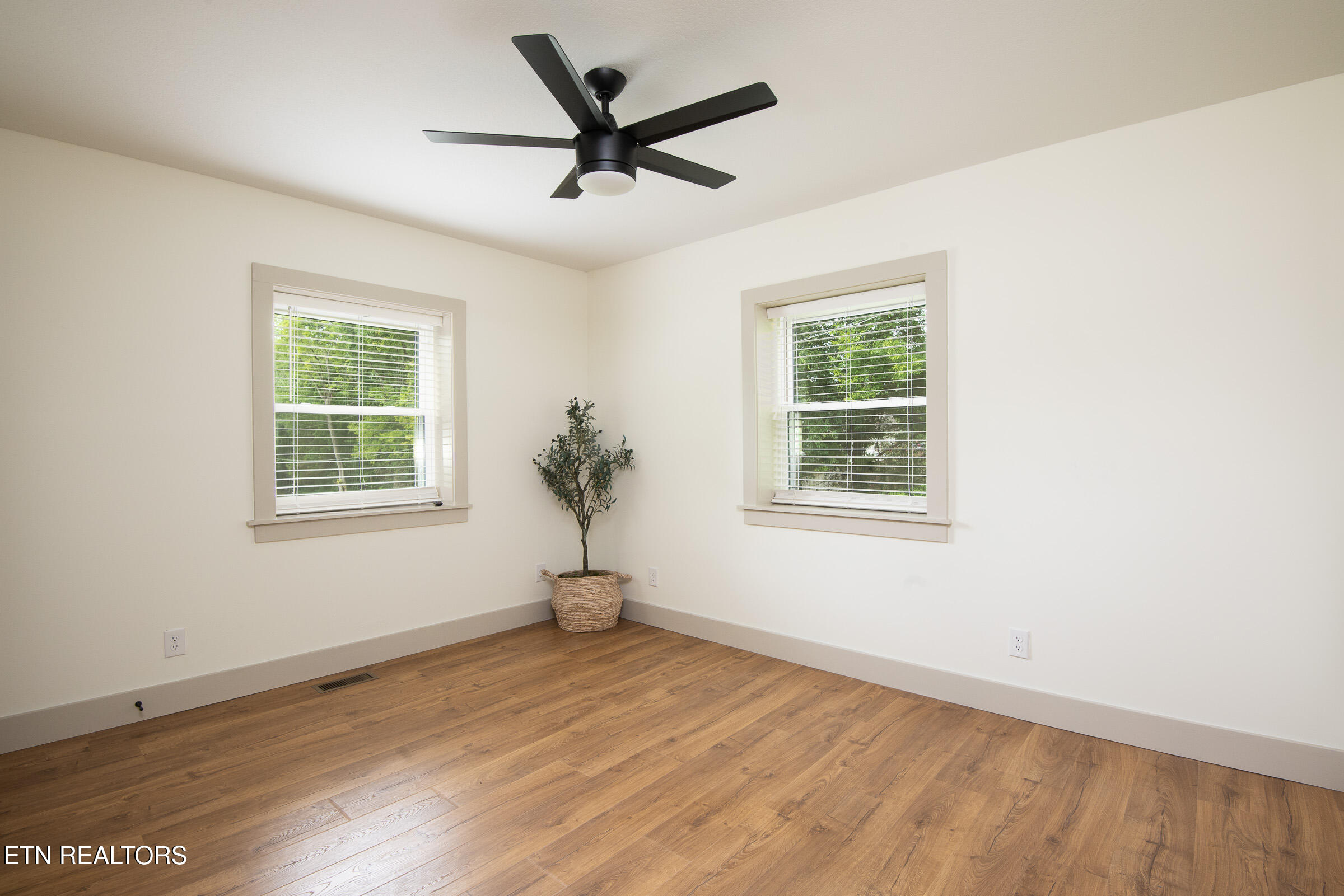 1009 Mabry Hood Road Knoxville TN 37932