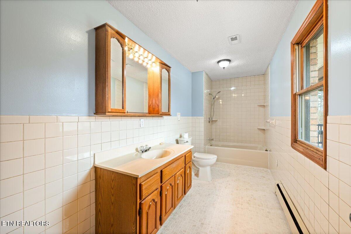 261 Lance Lane Lafollette TN 37766