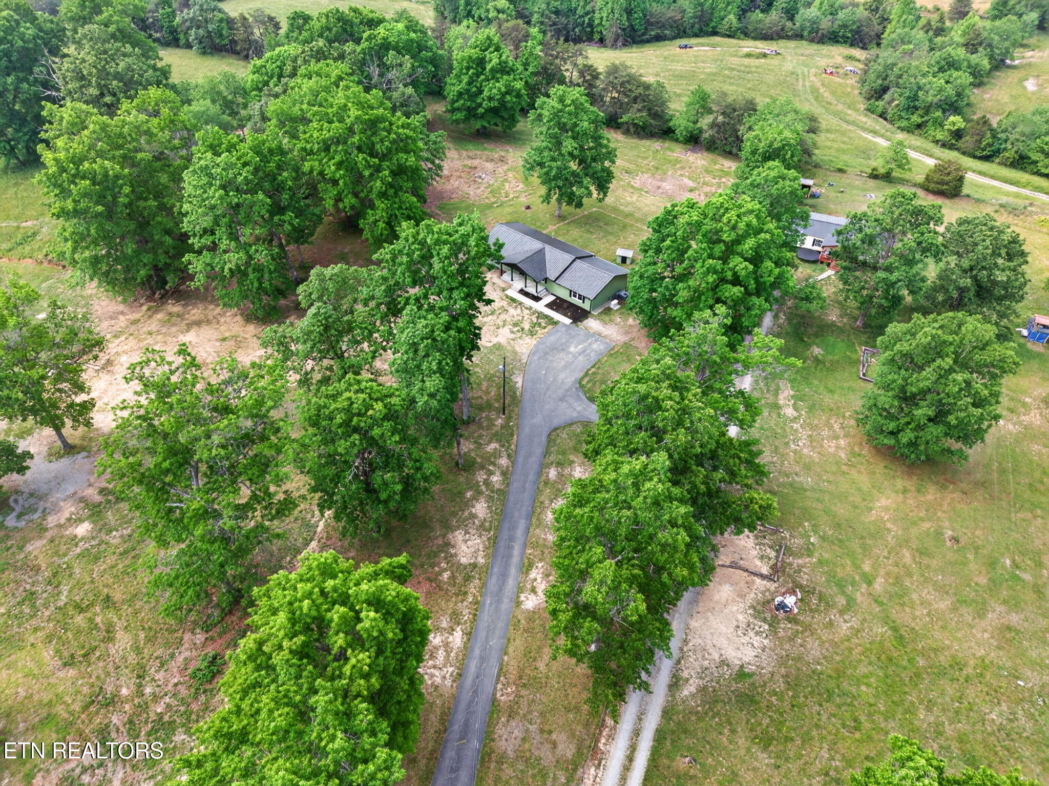 4097 Hanging Limb Highway Monterey TN 38574