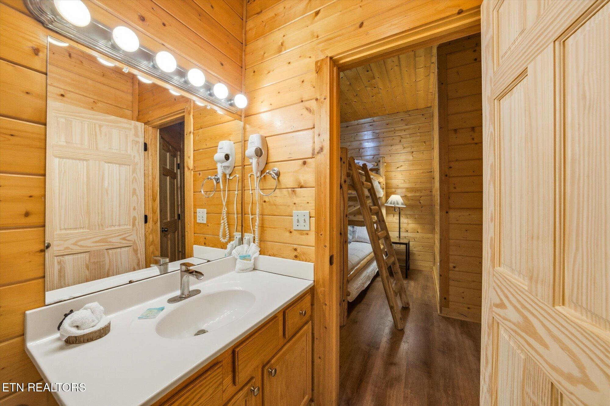 741 Chickasaw Gap Way Pigeon Forge TN 37863