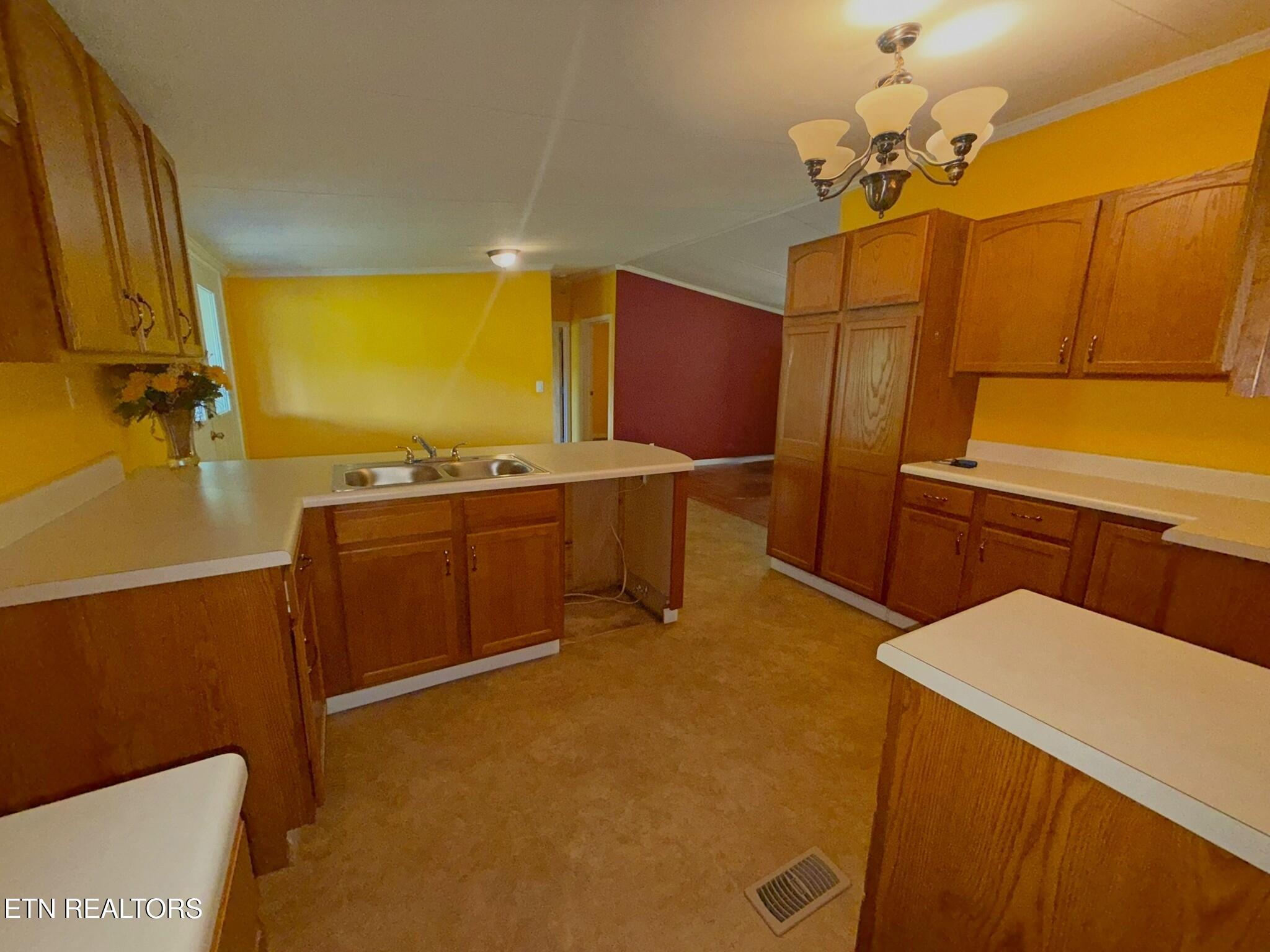1325 Sharp Lane Caryville TN 37714