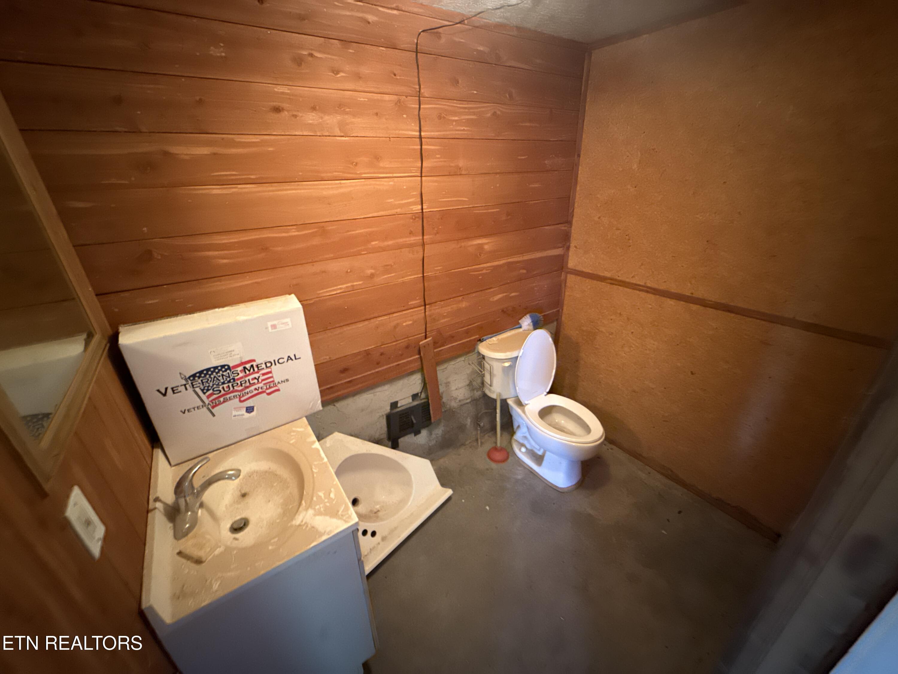 1325 Sharp Lane Caryville TN 37714