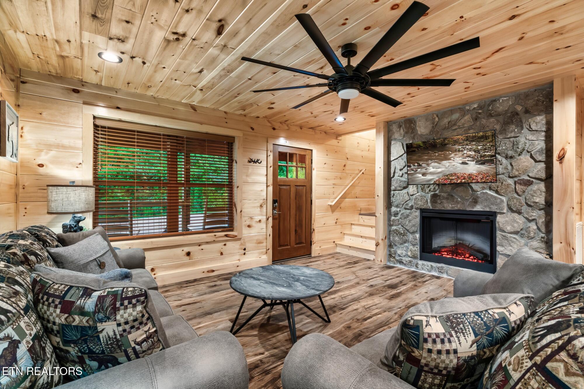 3211 Old Mountain Road Sevierville TN 37876