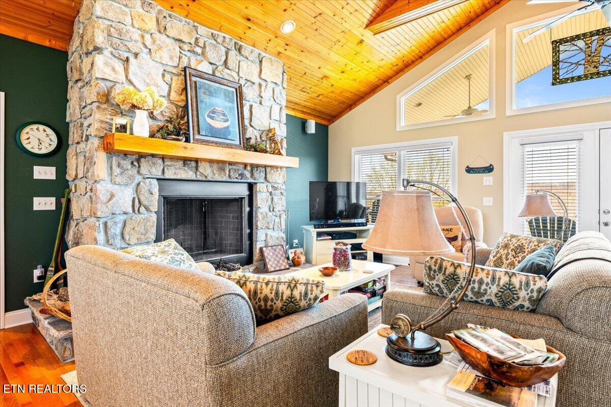 340 Deer Meadow Circle Lafollette TN 37766