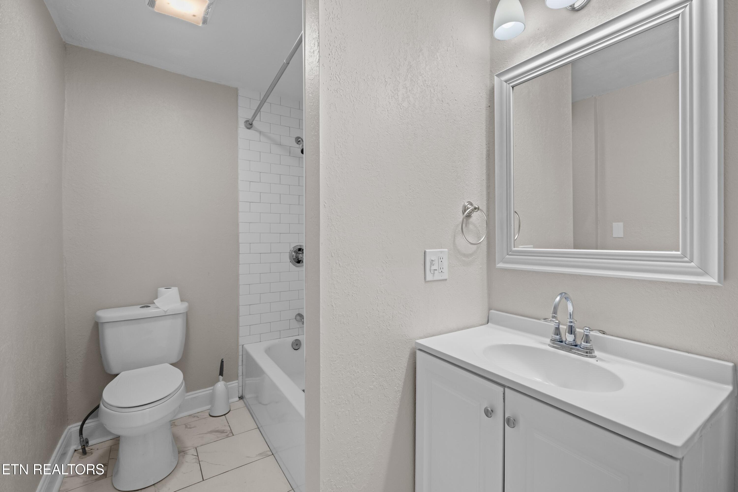 1924 Sunny Lane Knoxville TN 37912
