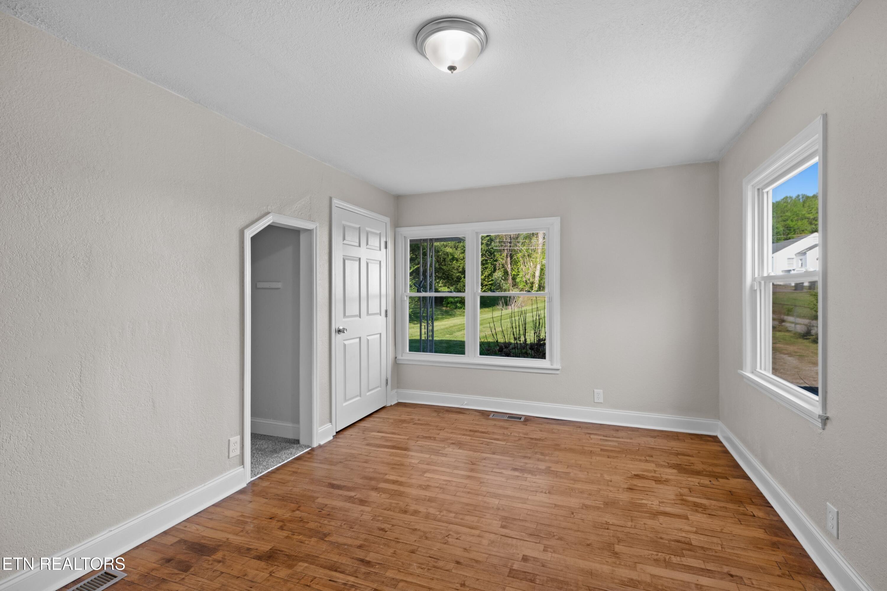 1924 Sunny Lane Knoxville TN 37912