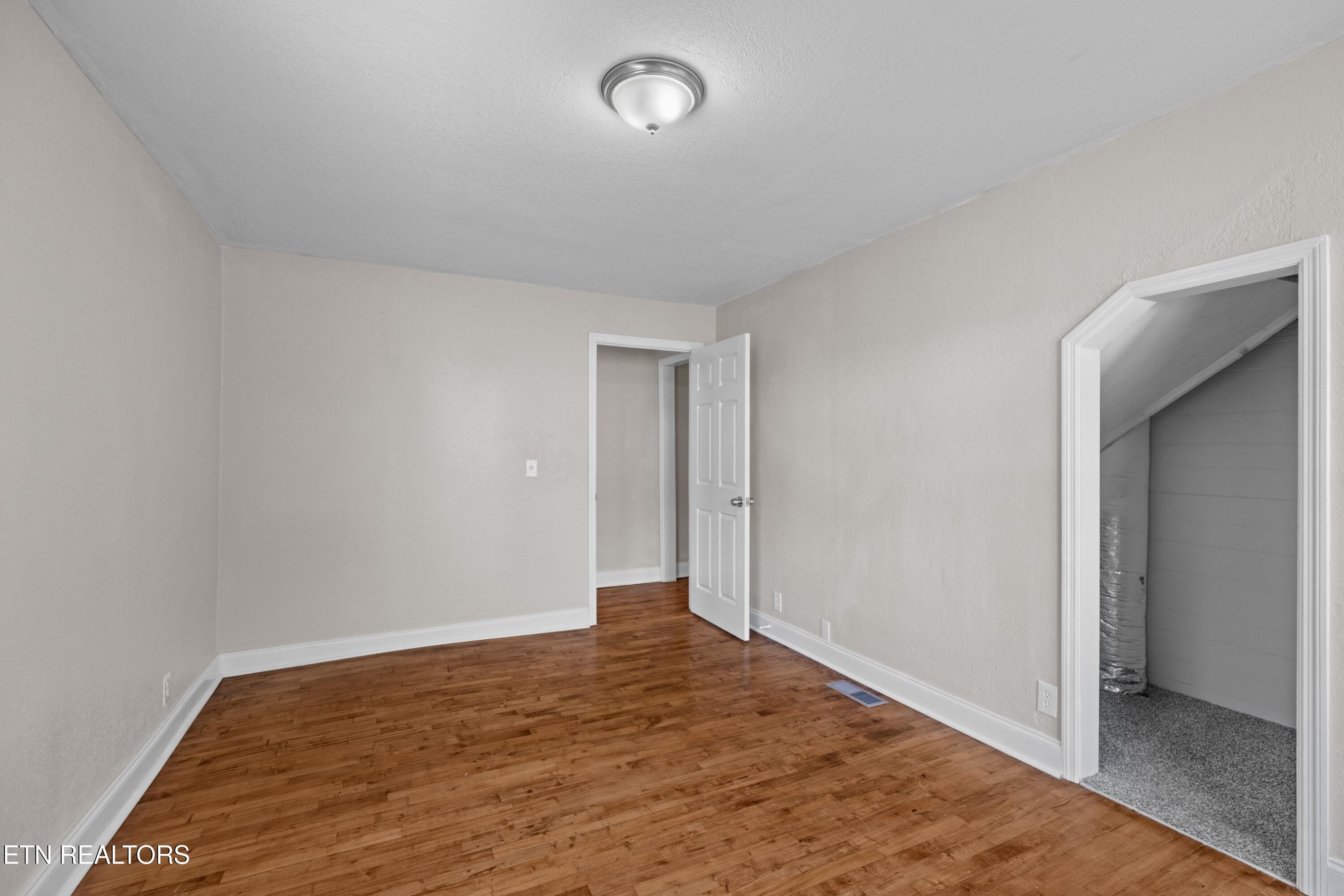 1924 Sunny Lane Knoxville TN 37912