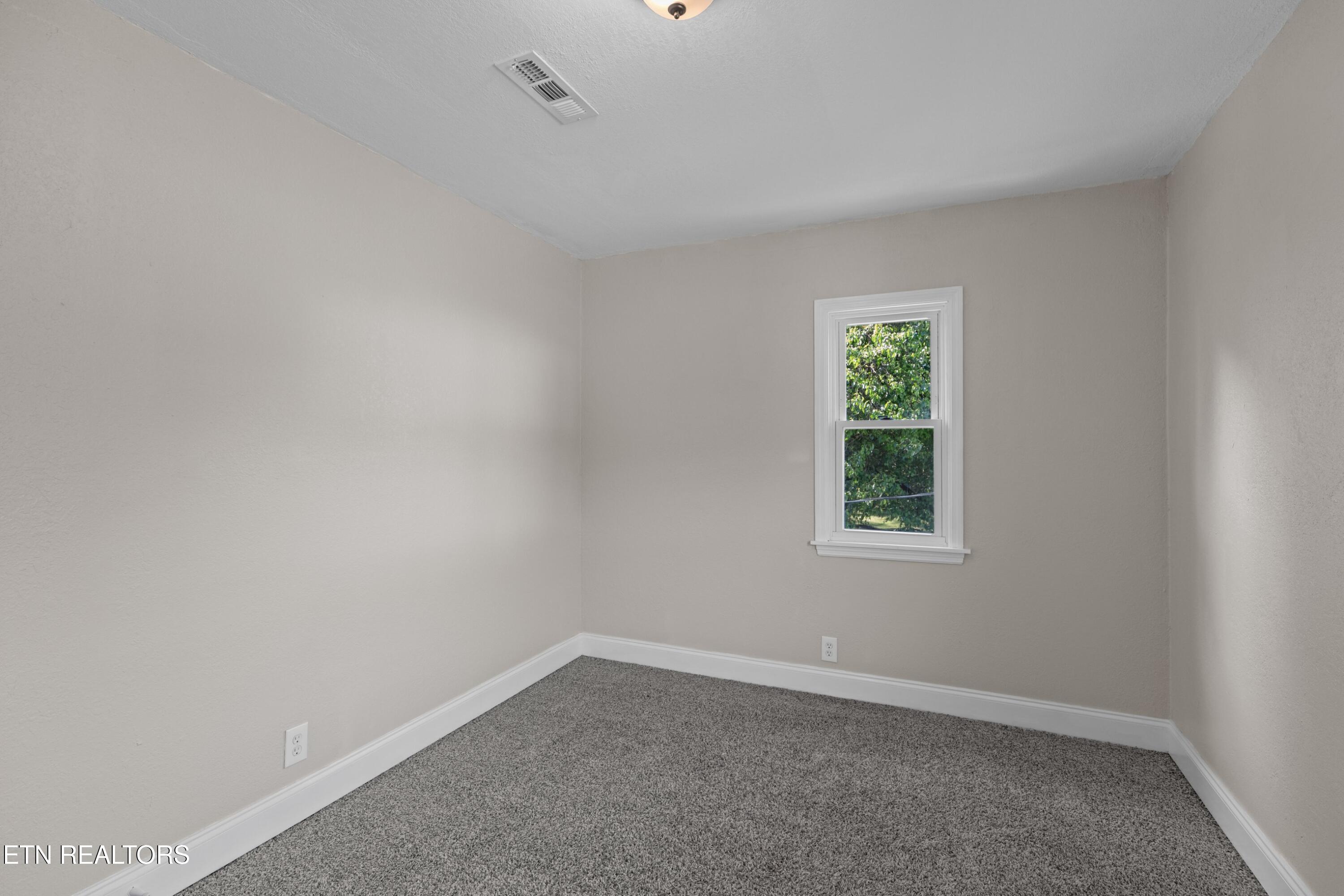 1924 Sunny Lane Knoxville TN 37912