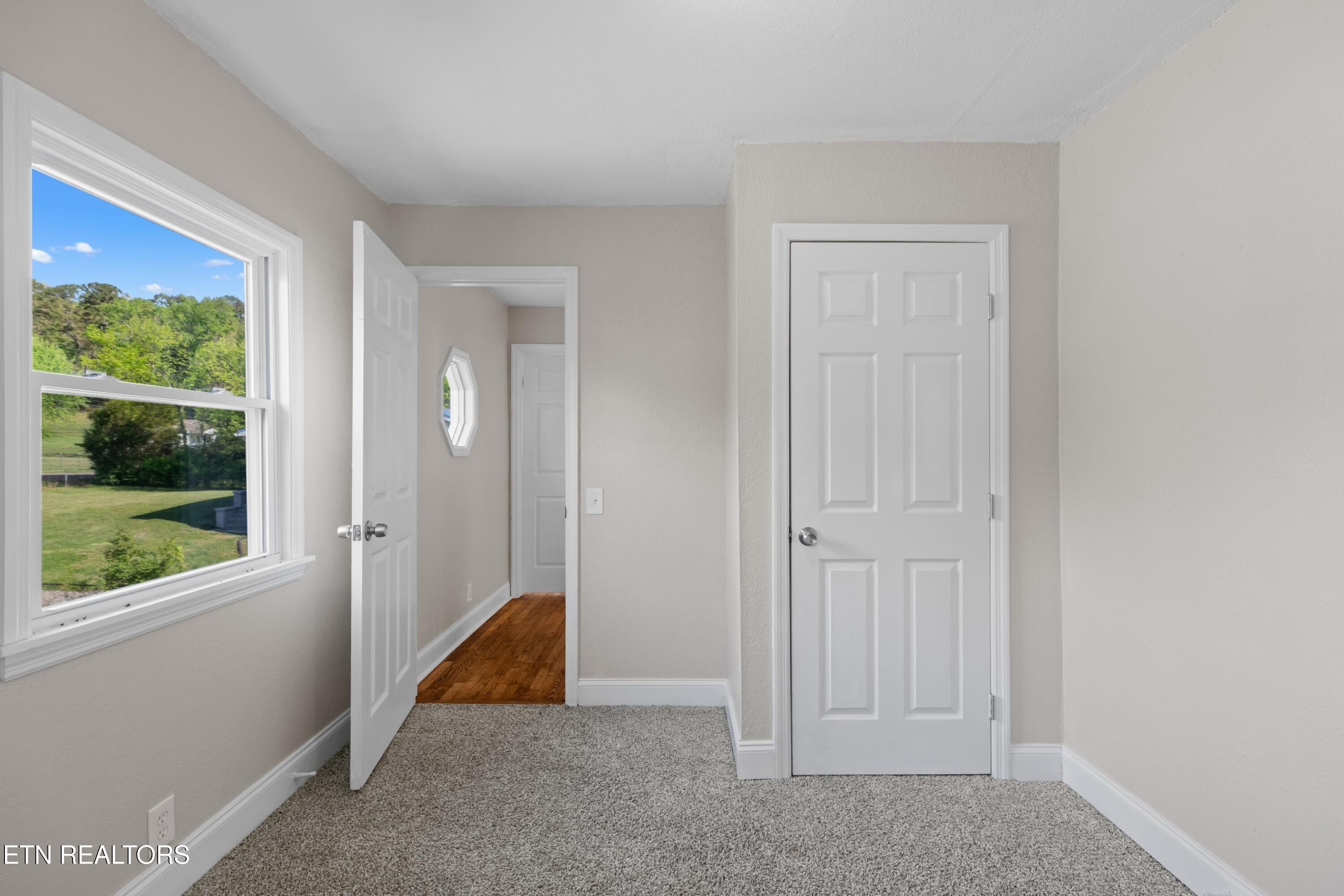 1924 Sunny Lane Knoxville TN 37912
