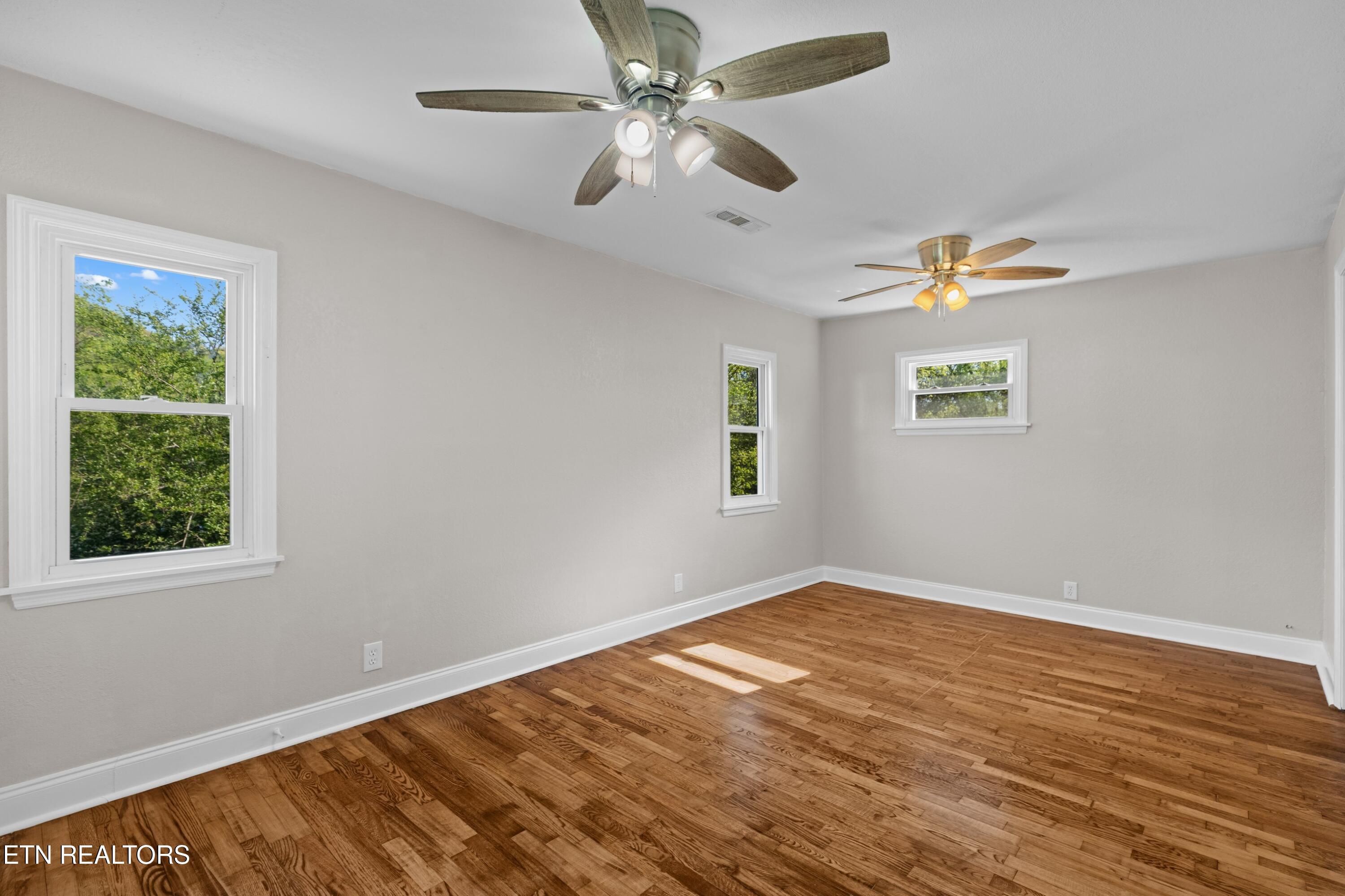 1924 Sunny Lane Knoxville TN 37912