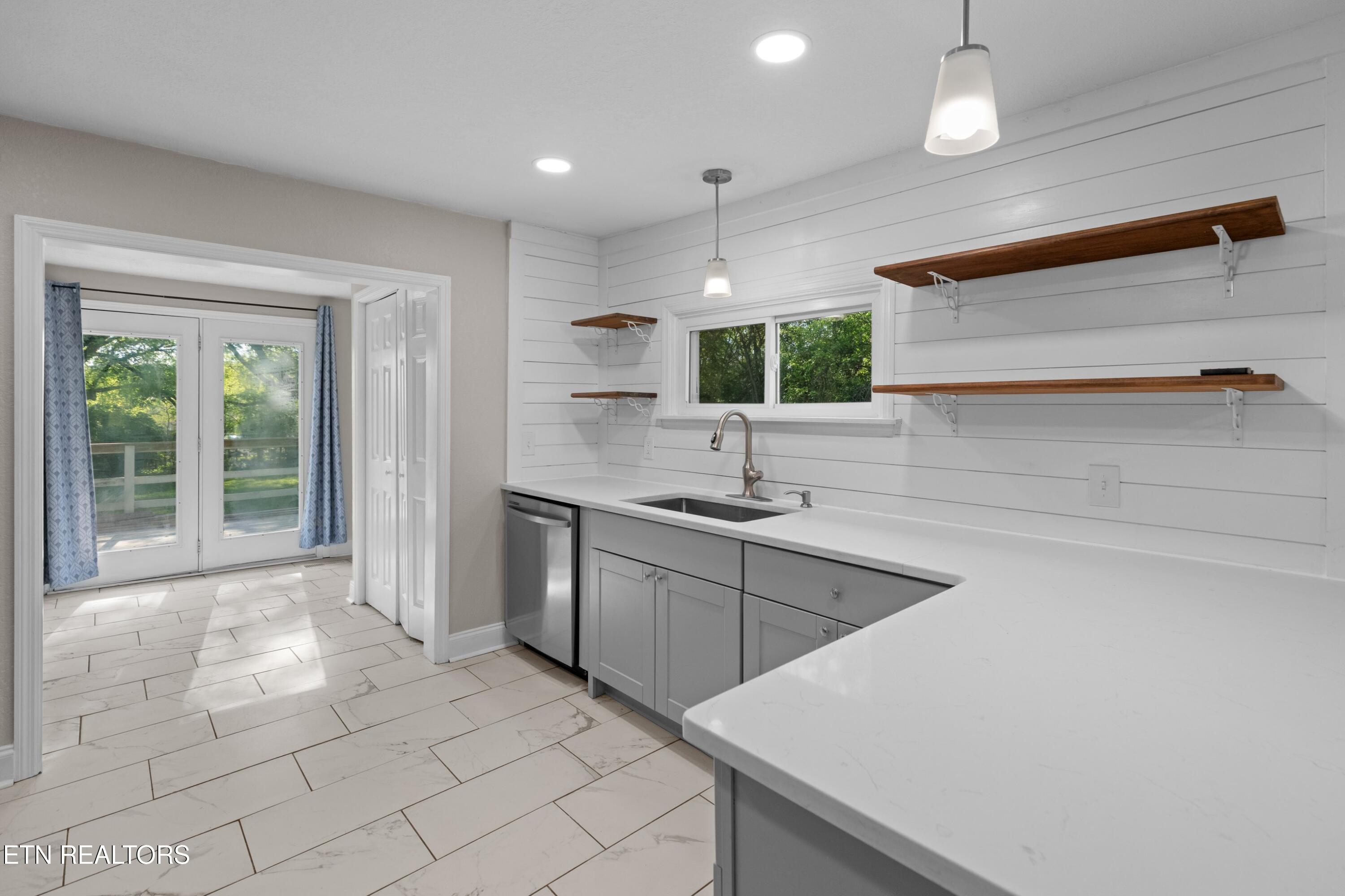 1924 Sunny Lane Knoxville TN 37912