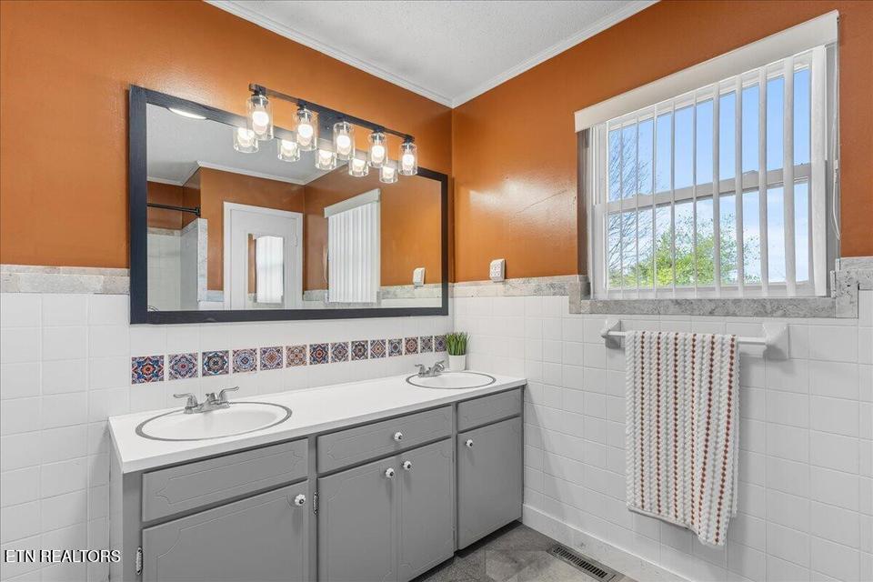 610 Hudson Street Athens TN 37303