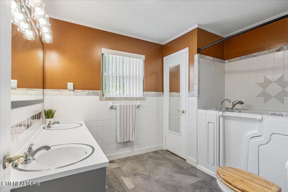 610 Hudson Street Athens TN 37303