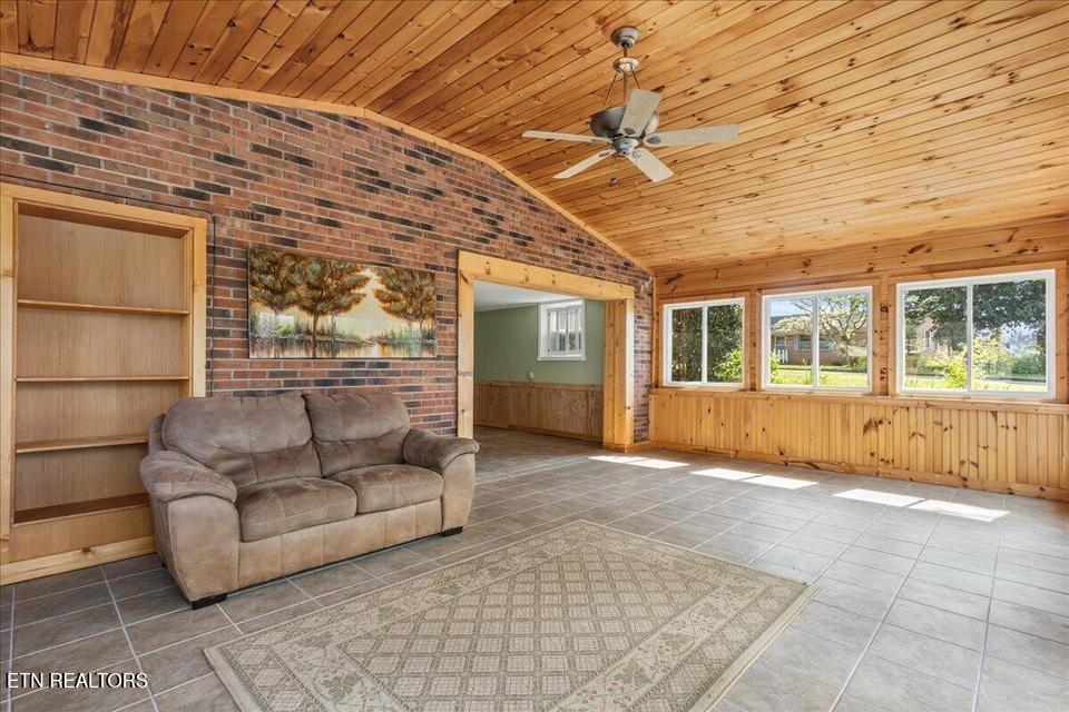 610 Hudson Street Athens TN 37303