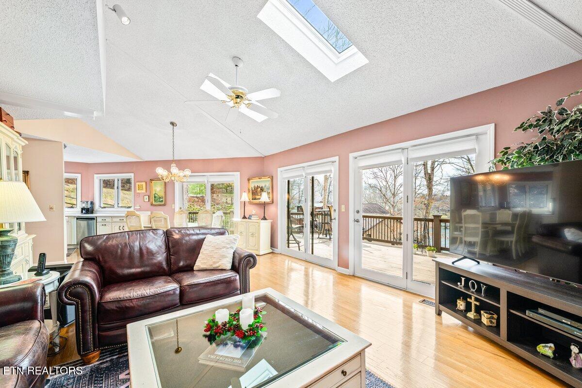 639 Deerwood Lane Lafollette TN 37766