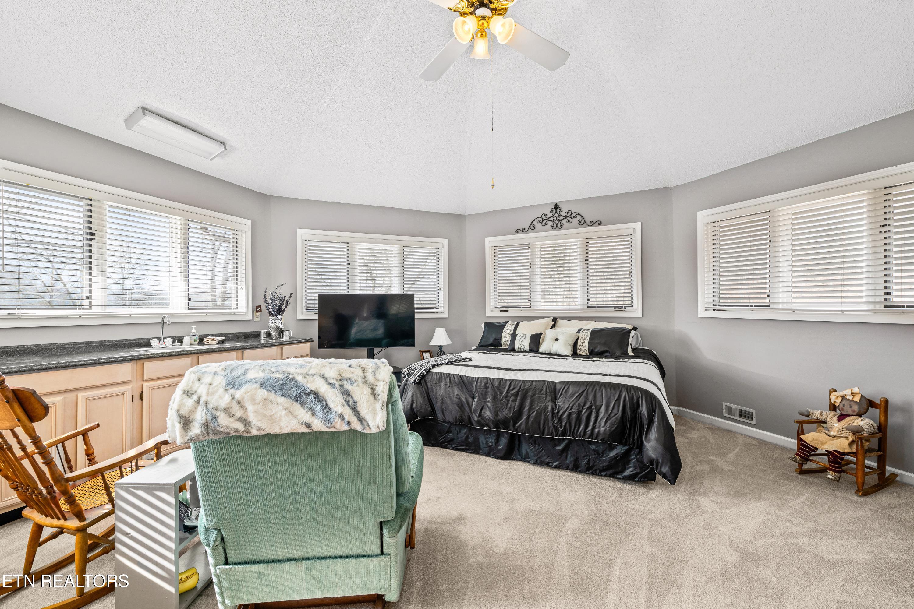 639 Deerwood Lane Lafollette TN 37766