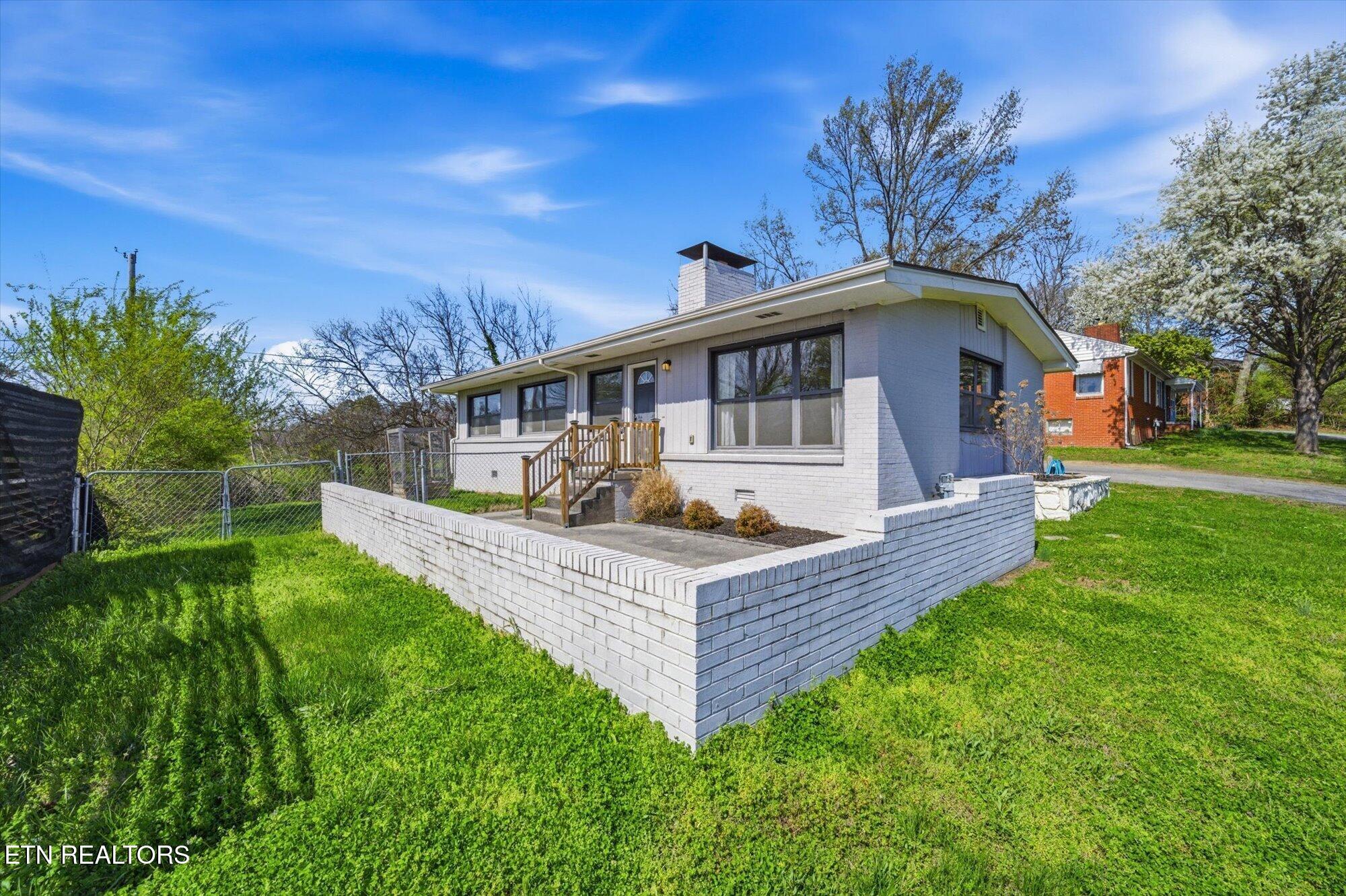2807 Thomas Drive Maryville TN 37804