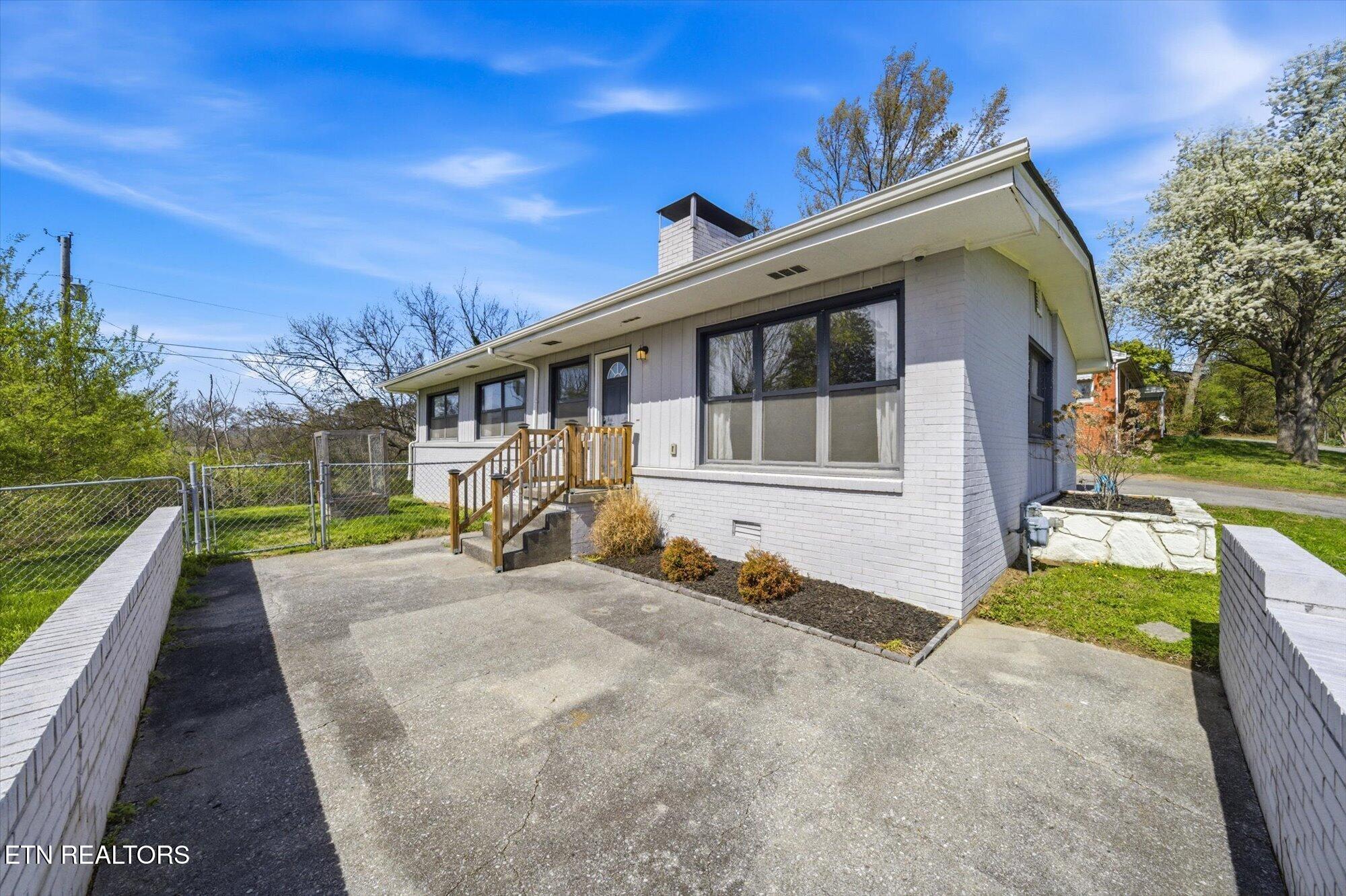 2807 Thomas Drive Maryville TN 37804